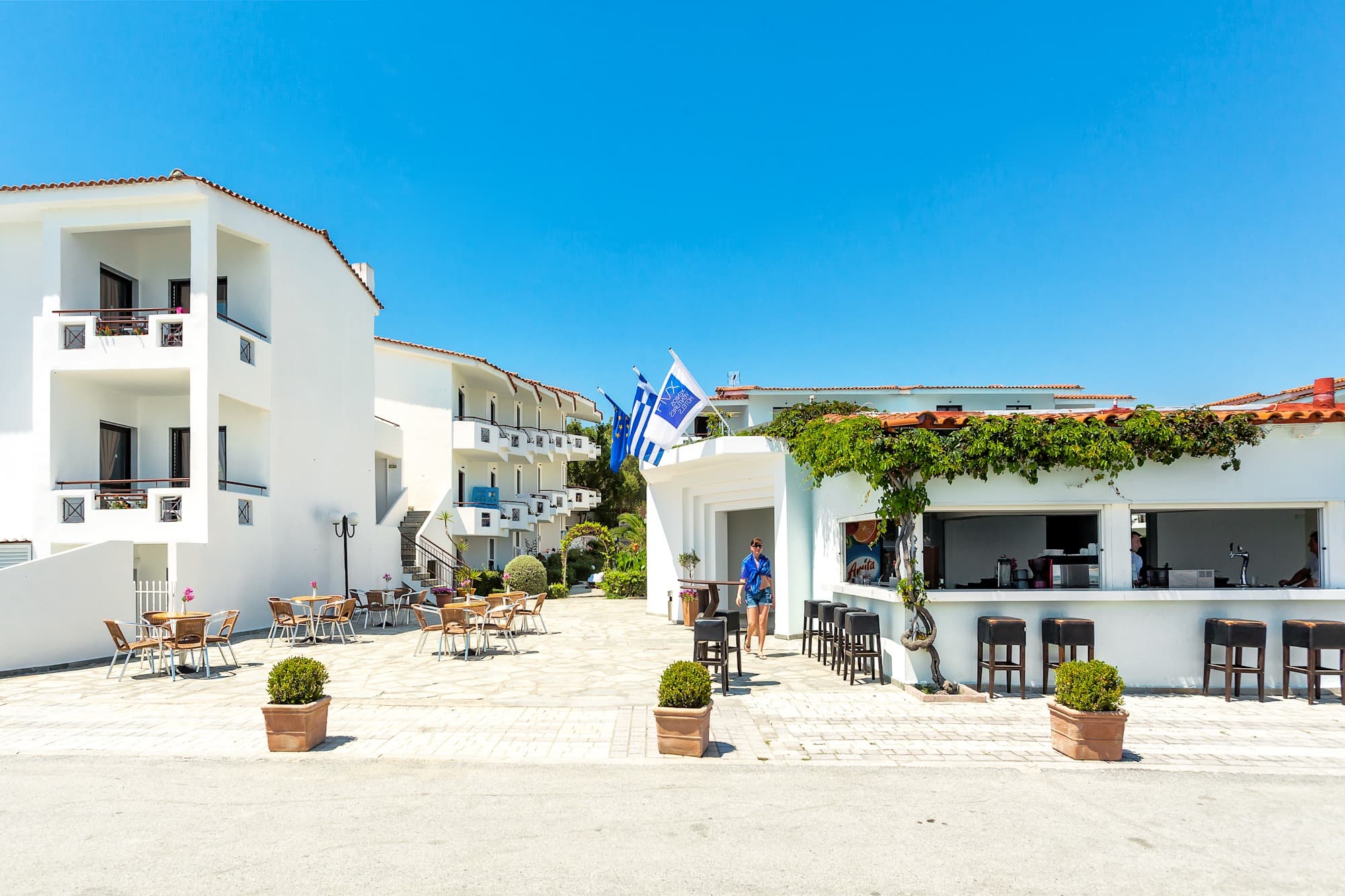 Xenios Dolphin Beach Hotel