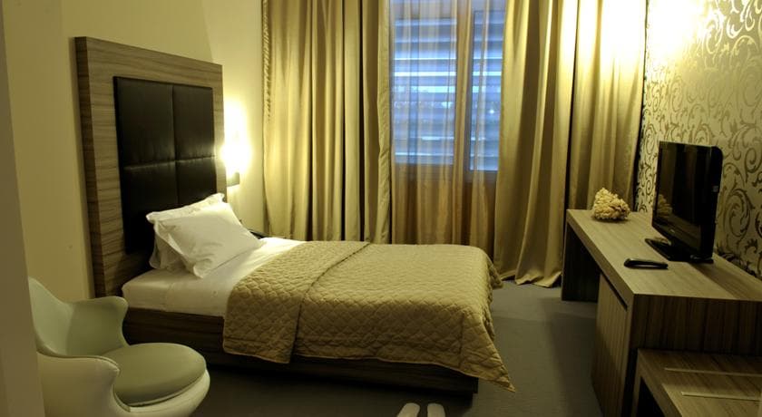 Sky Tower Hotel, Room