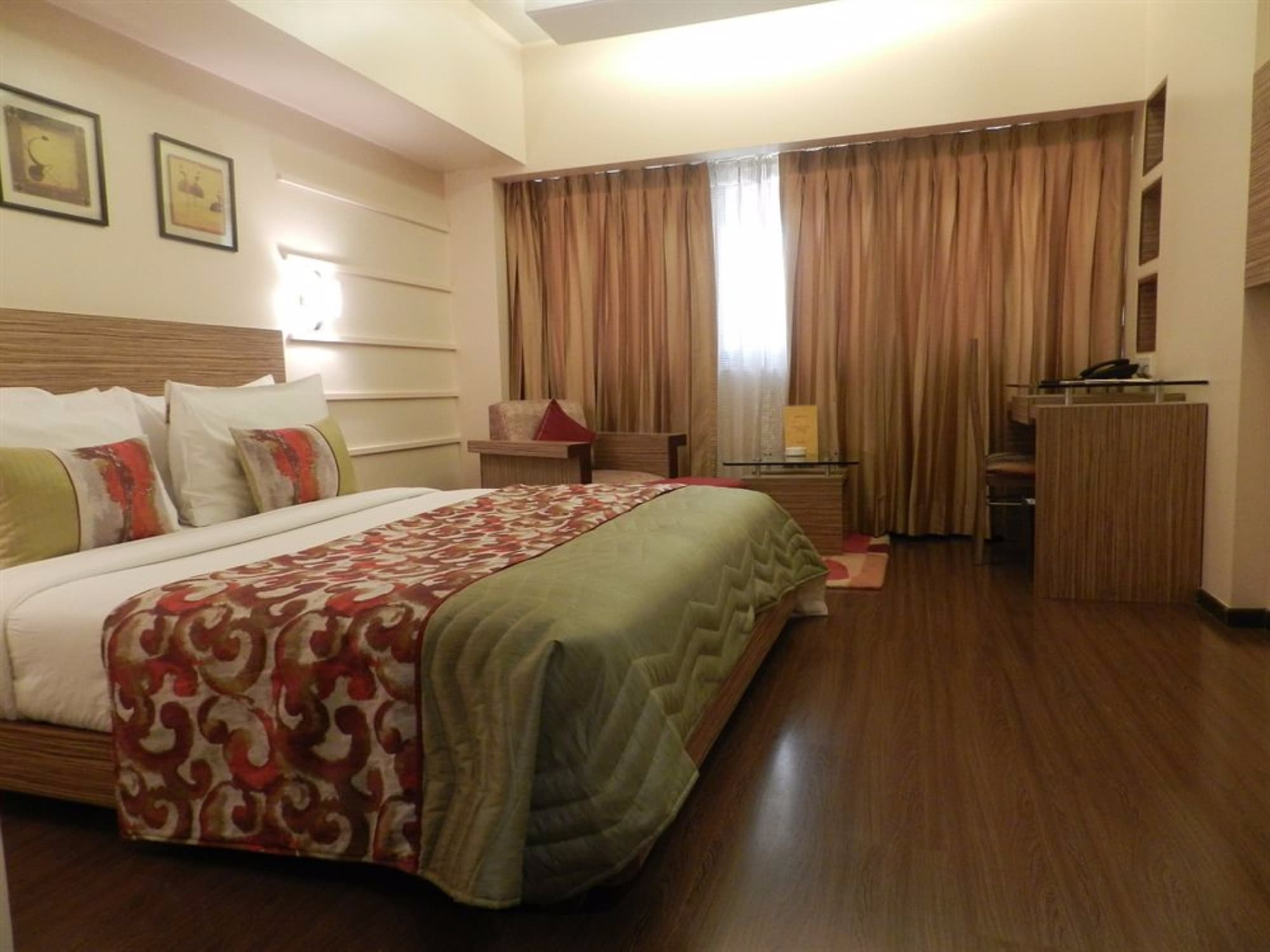 Hotel Bawa Suites, Khar