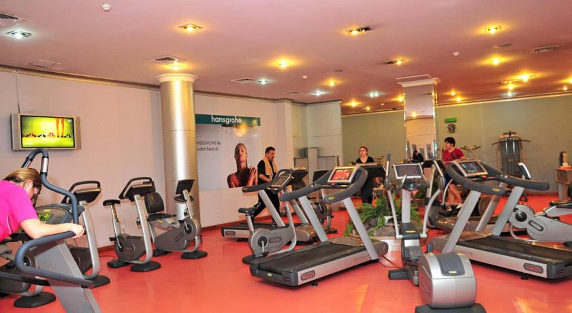 Grand Hotel Europe, Sports and Entertainment