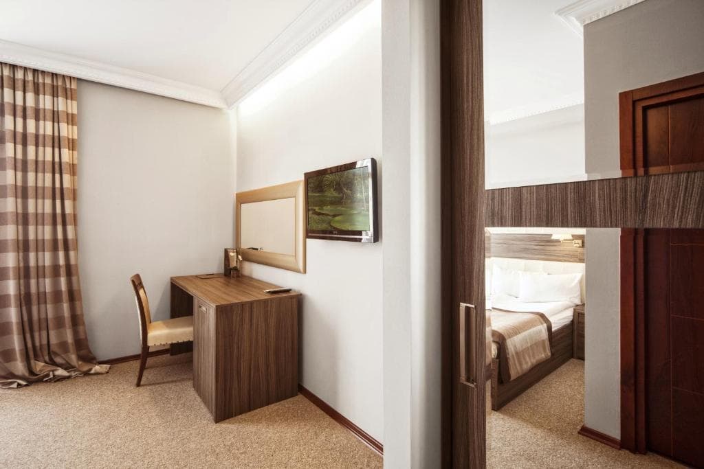 Cruise Hotel