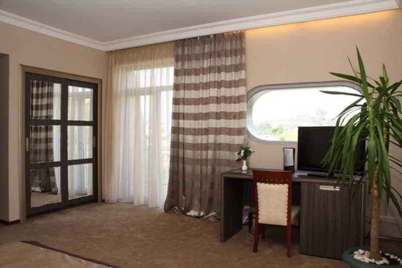 Cruise Hotel