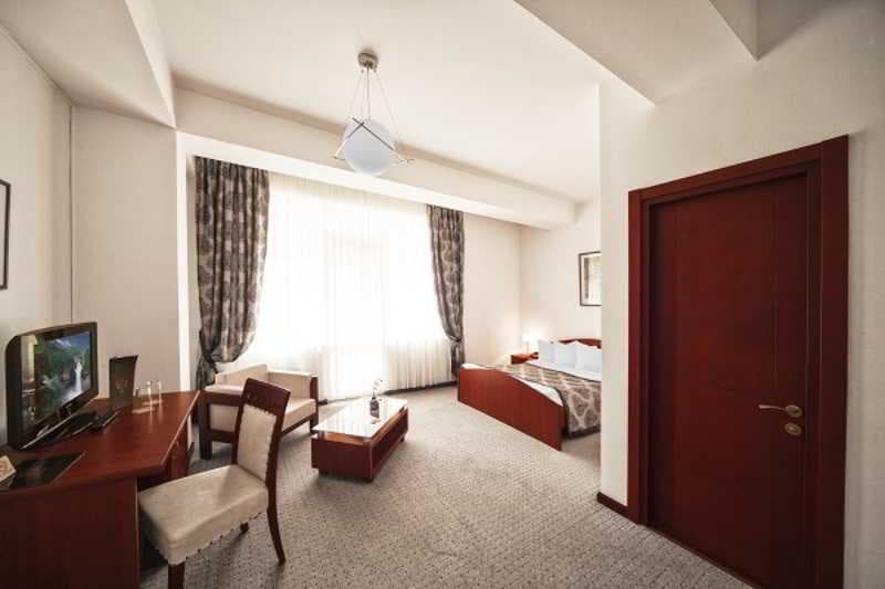 Cruise Hotel
