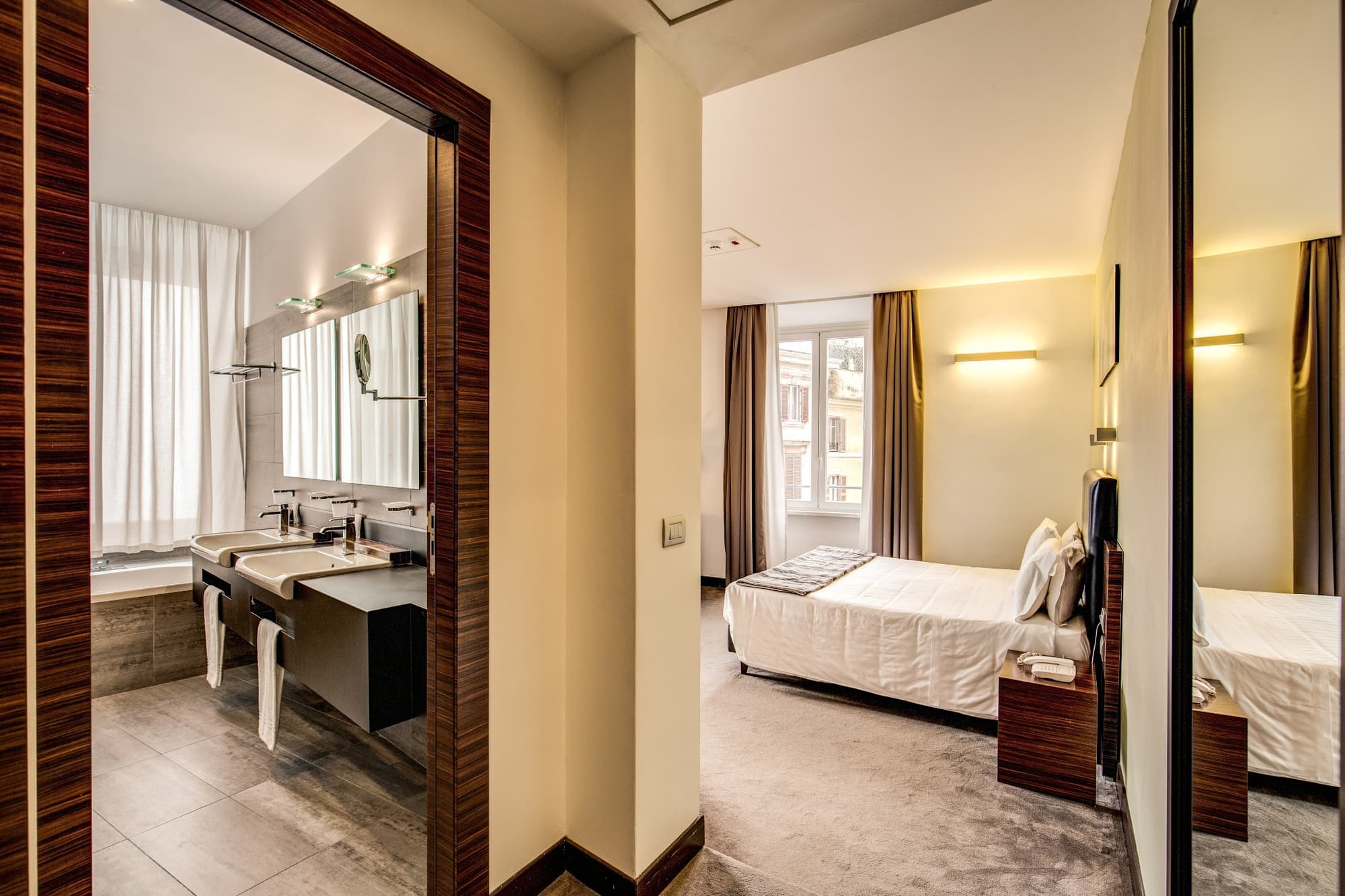 Trevi Collection, Room