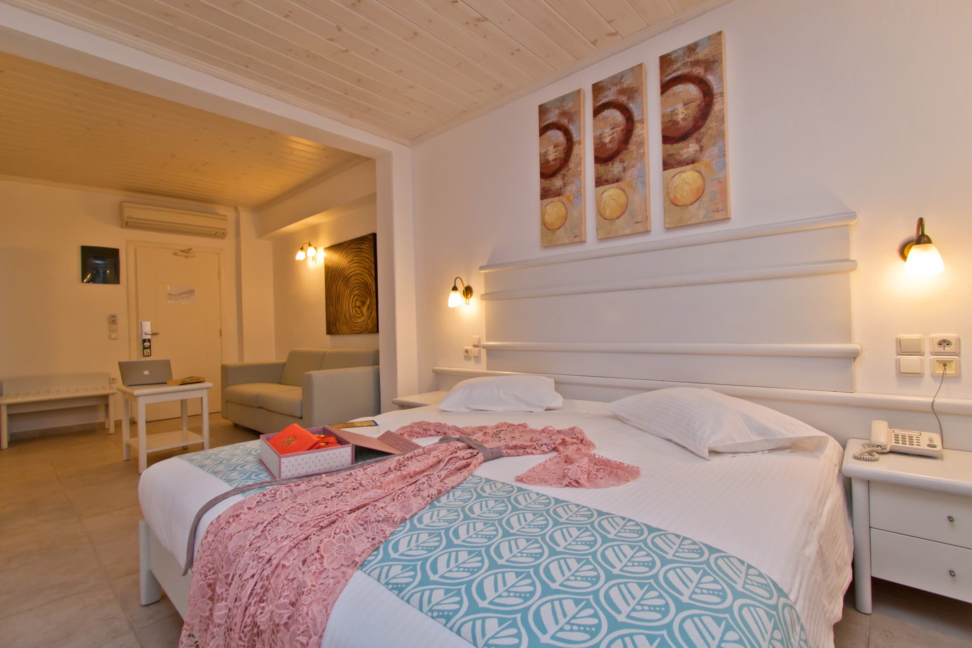 Yiannaki, General view