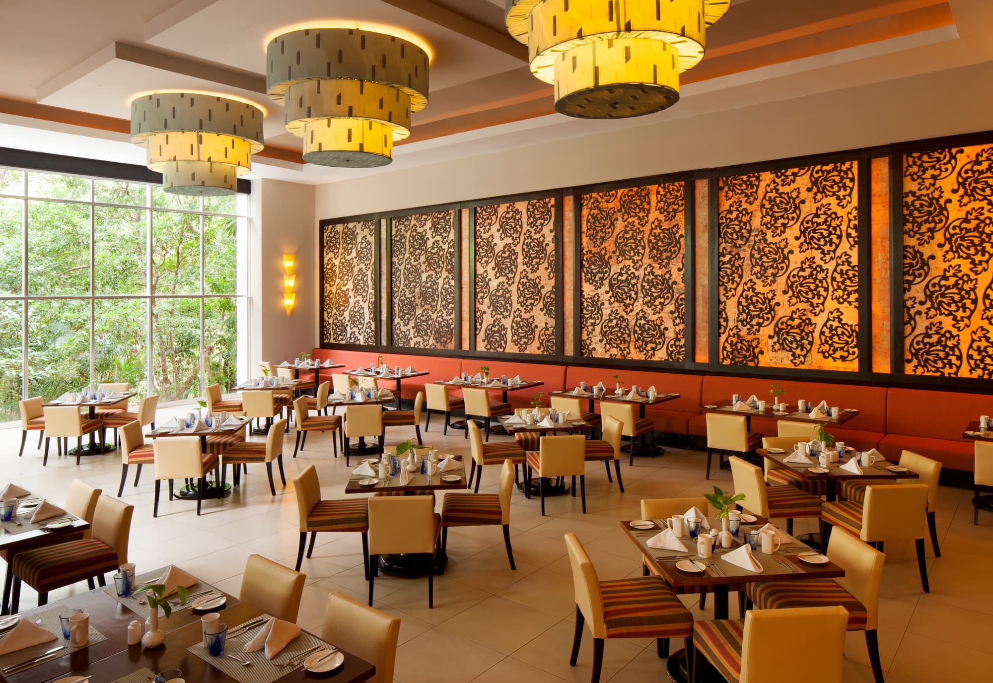 The Fives Beach Hotel & Residences, Restaurant