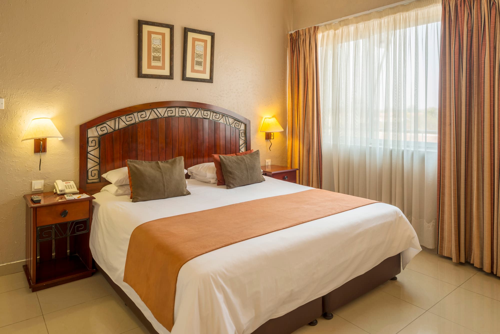 Bulawayo Rainbow, Room