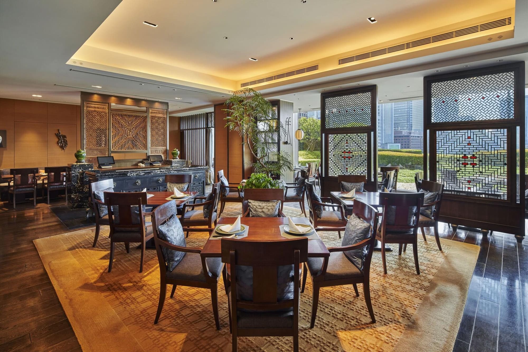 Palace Hotel Tokyo, Restaurant