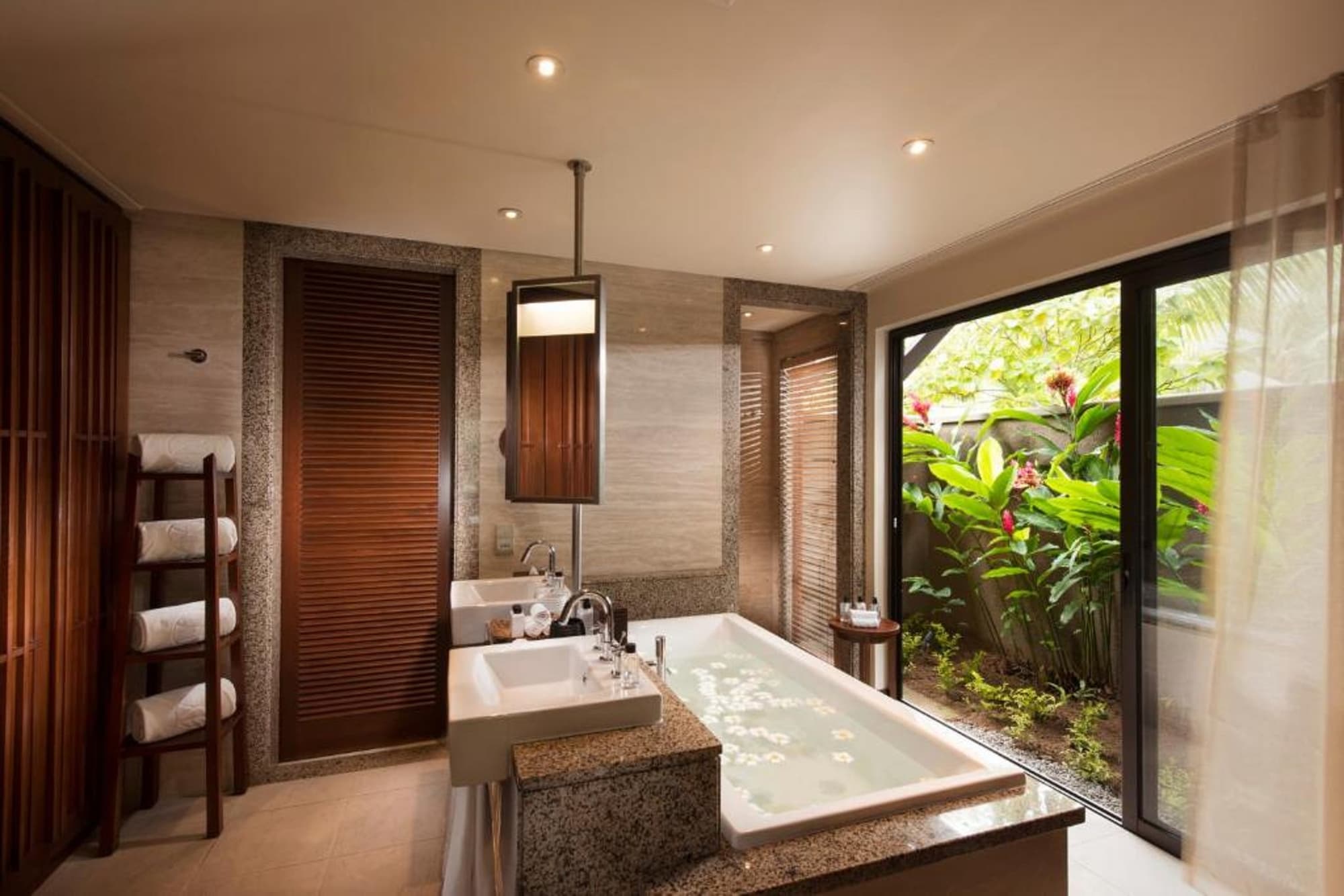 Constance Ephelia, Mahe