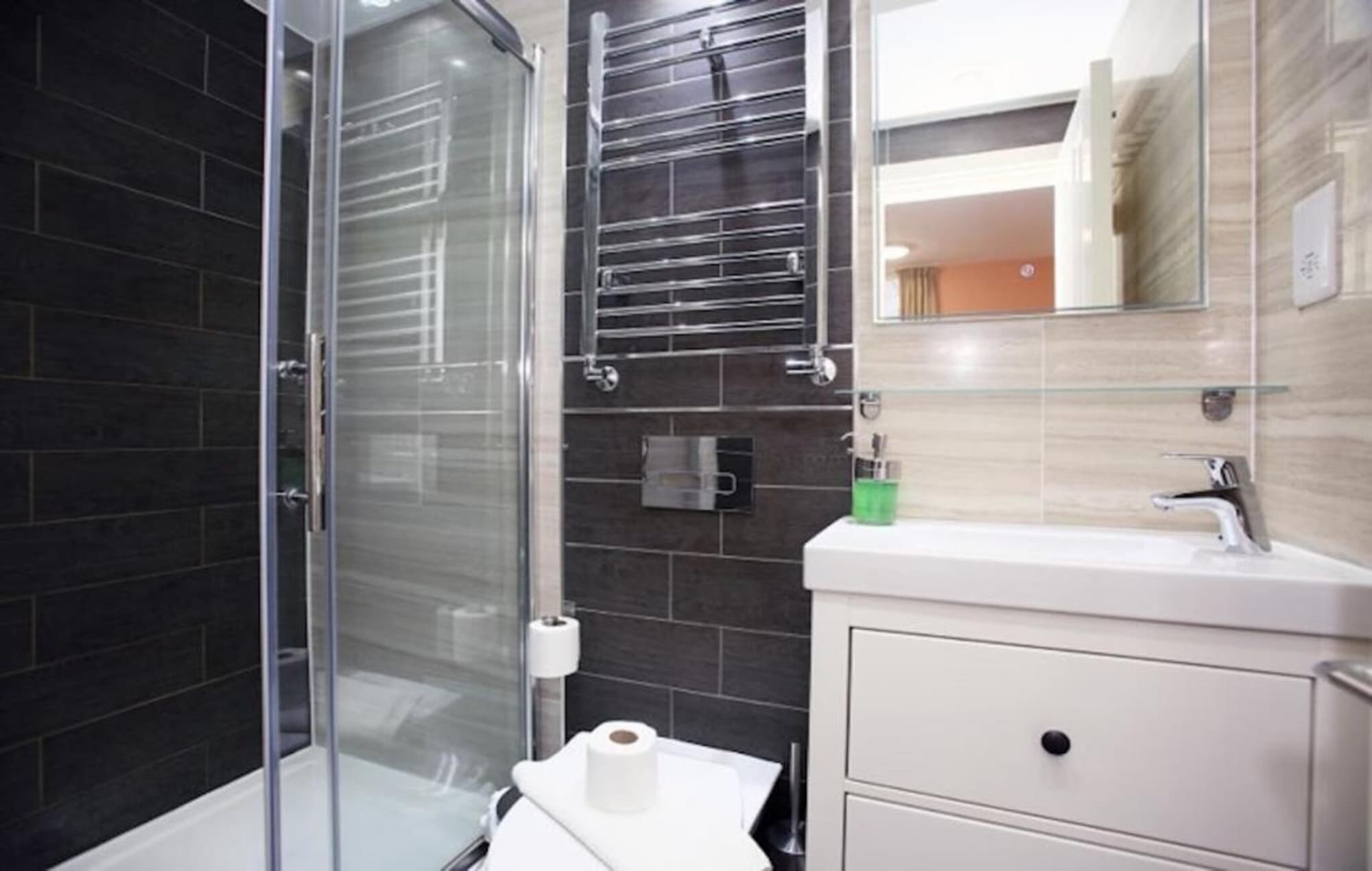 Grantly Hotel, London Shepherd's Bush