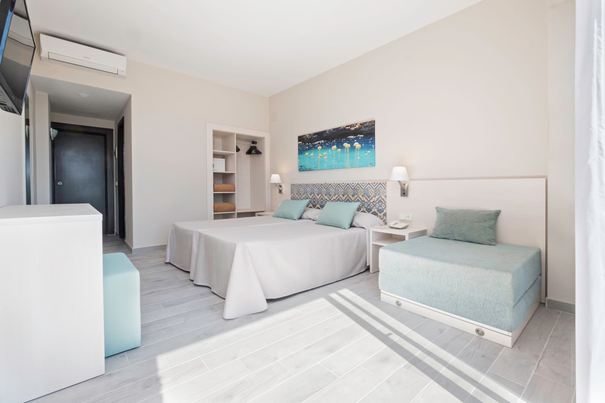 AzuLine Hotel Llevant