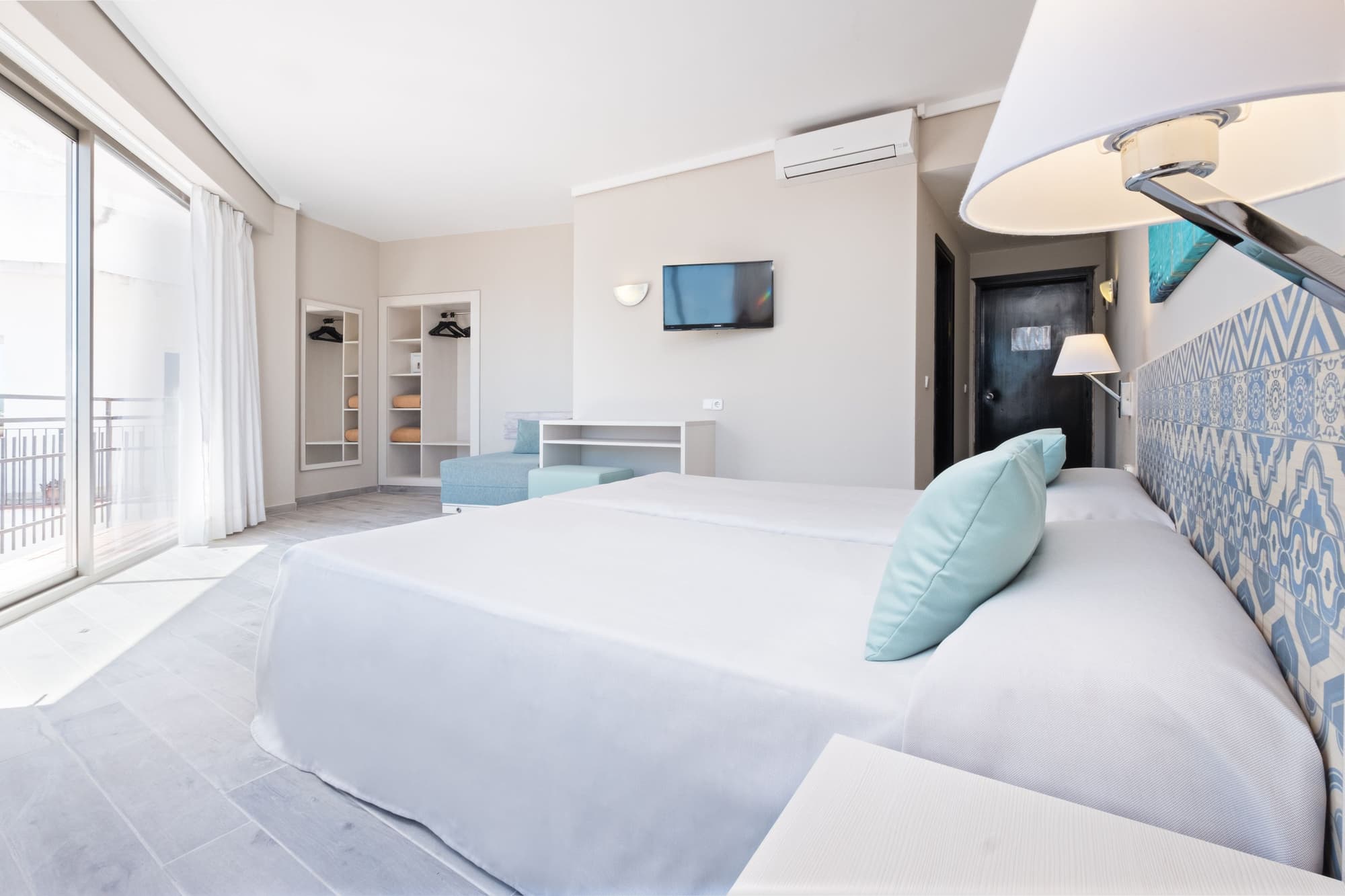 AzuLine Hotel Llevant