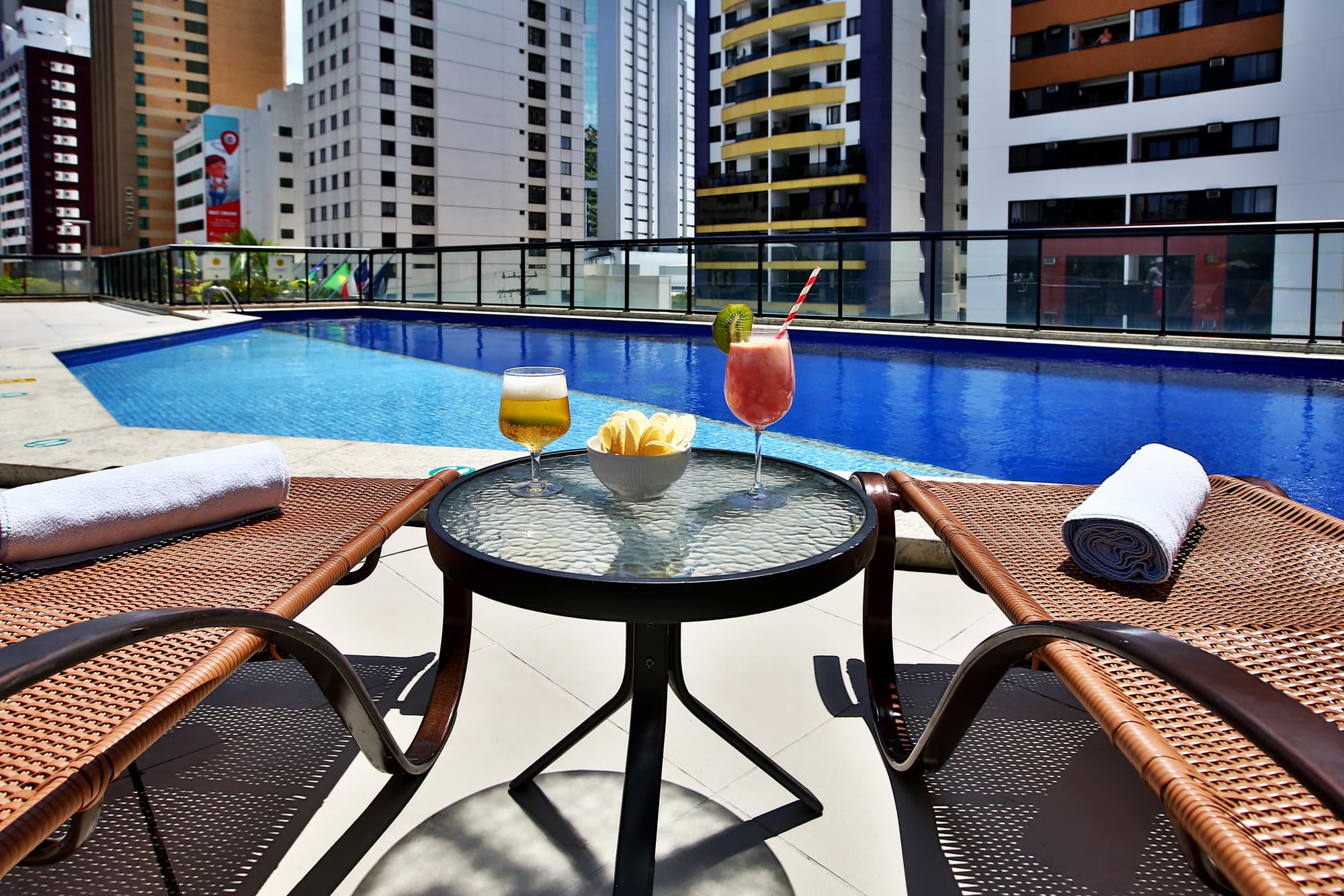 Quality Hotel Suites Sao Salvador, Pool