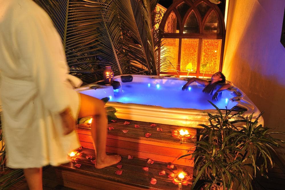 Royal Beach Hotel & Spa