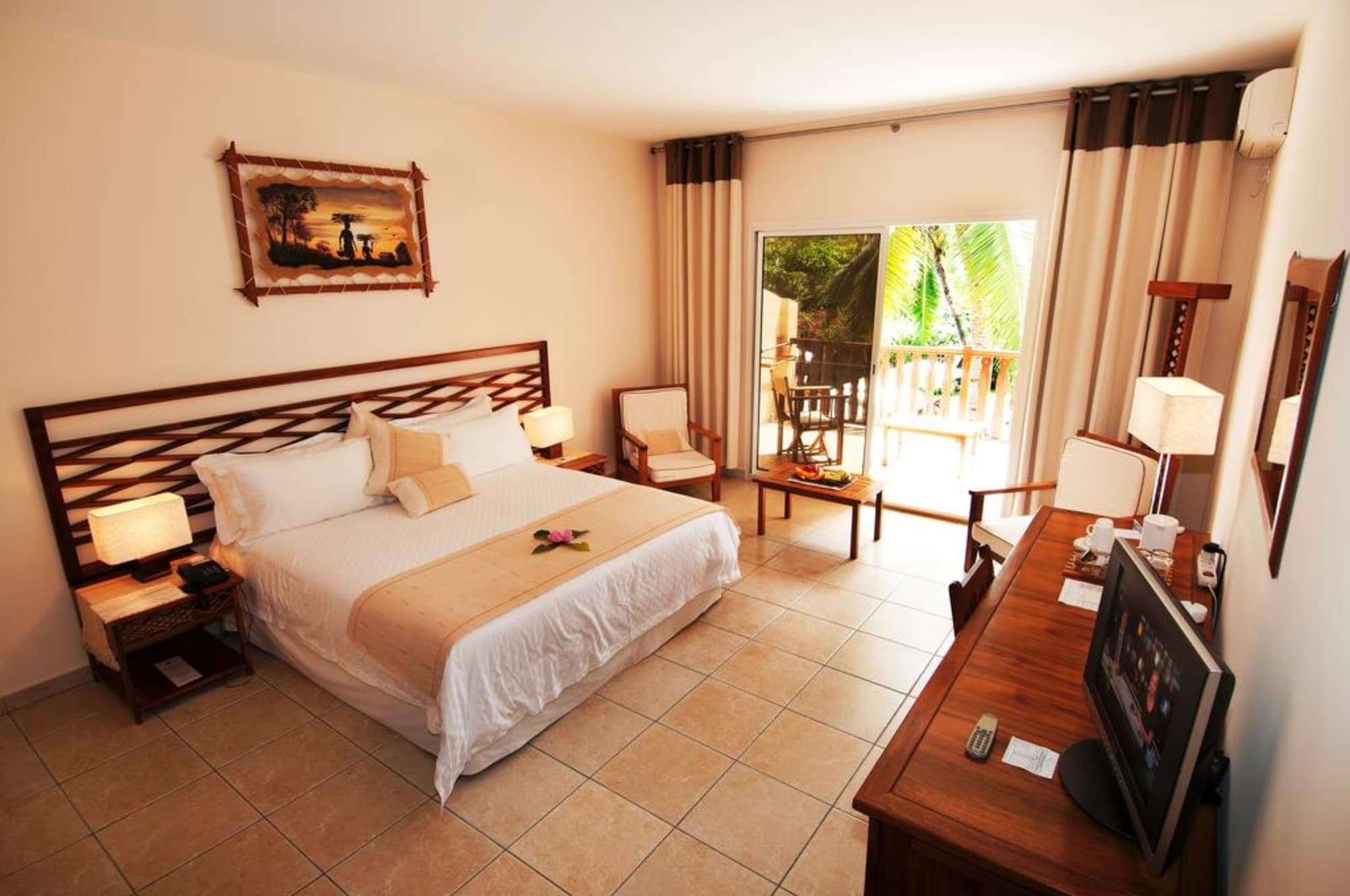 Royal Beach Hotel & Spa