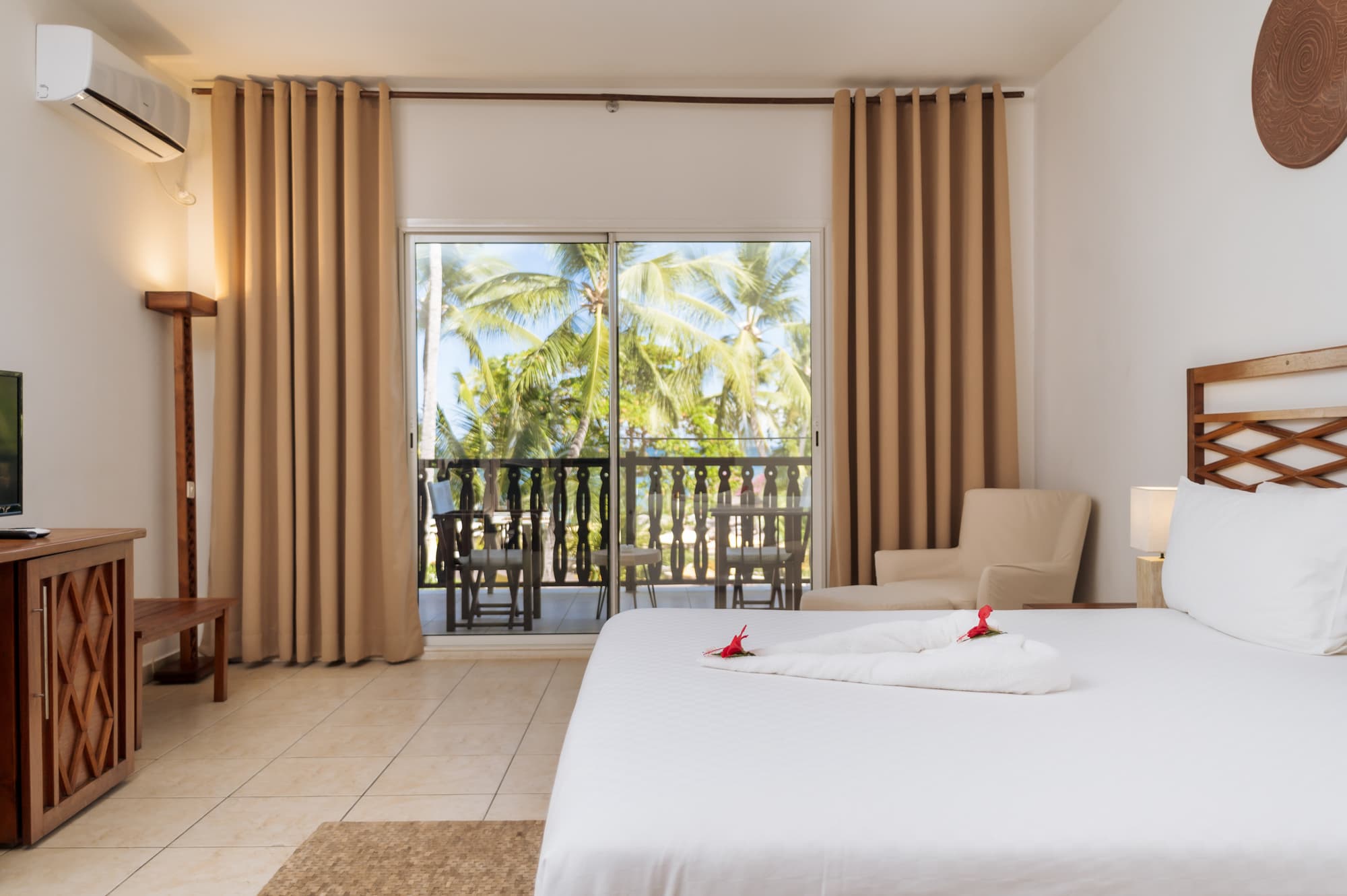 Royal Beach Hotel & Spa