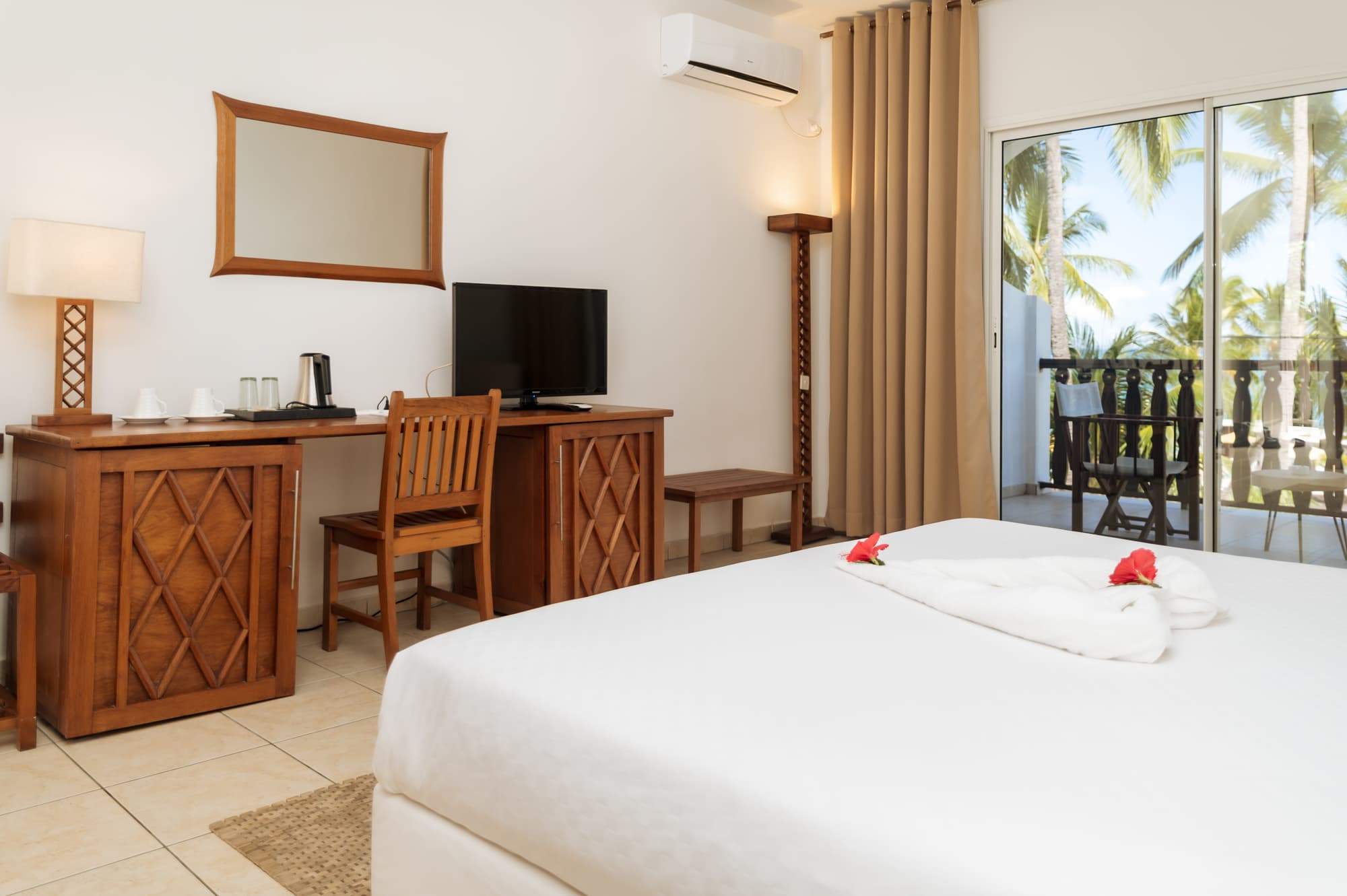 Royal Beach Hotel & Spa