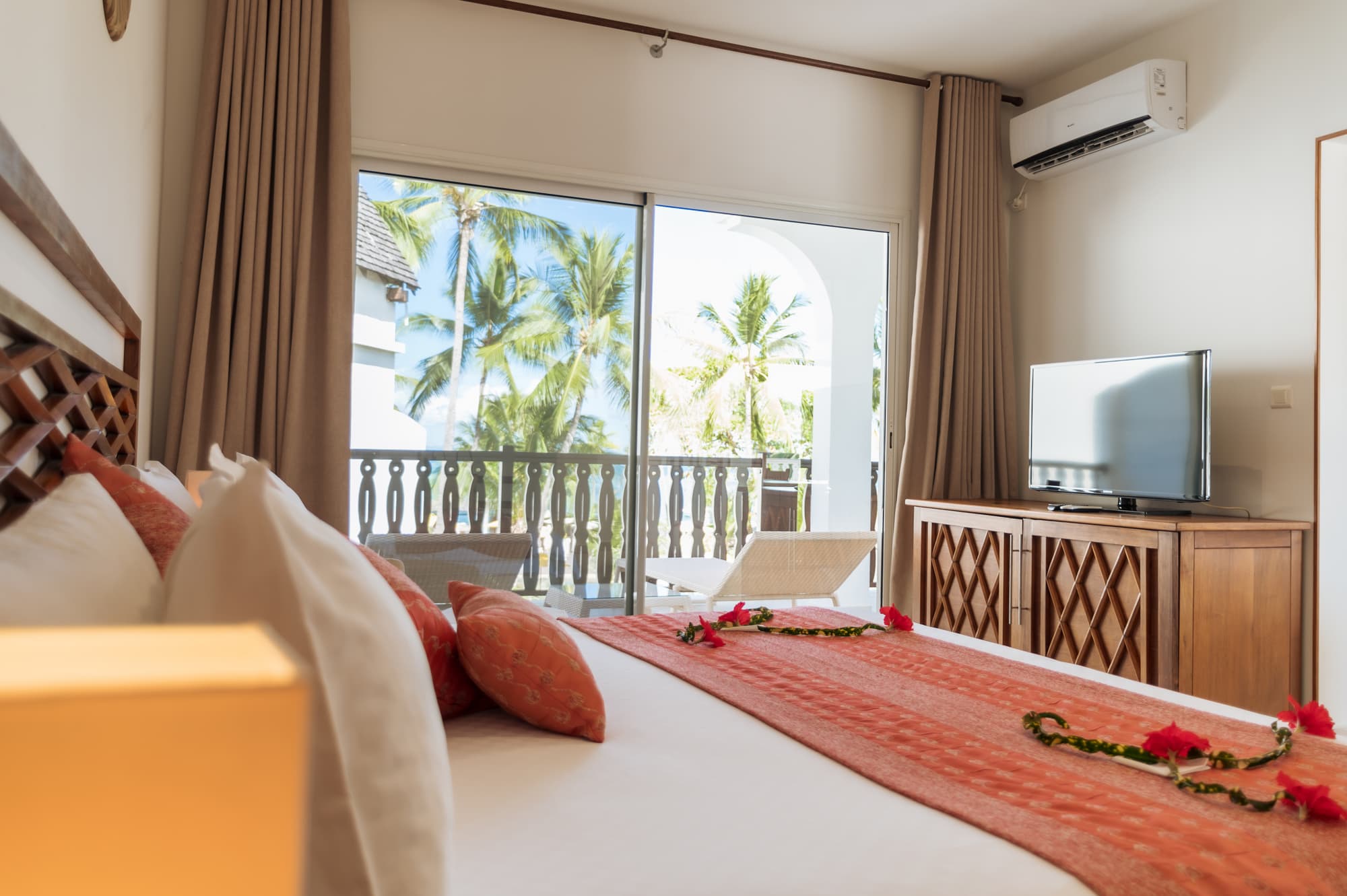 Royal Beach Hotel & Spa