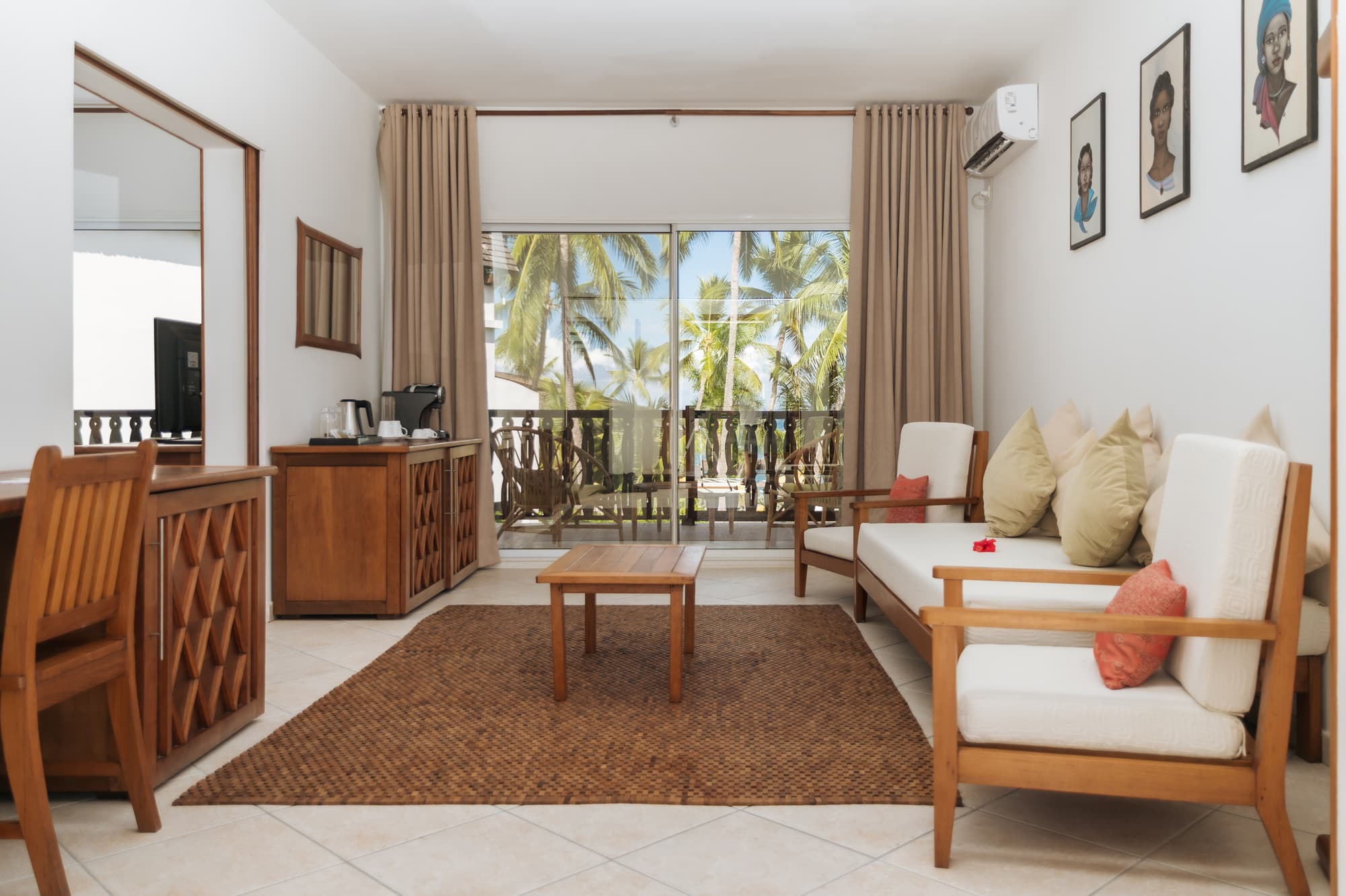 Royal Beach Hotel & Spa