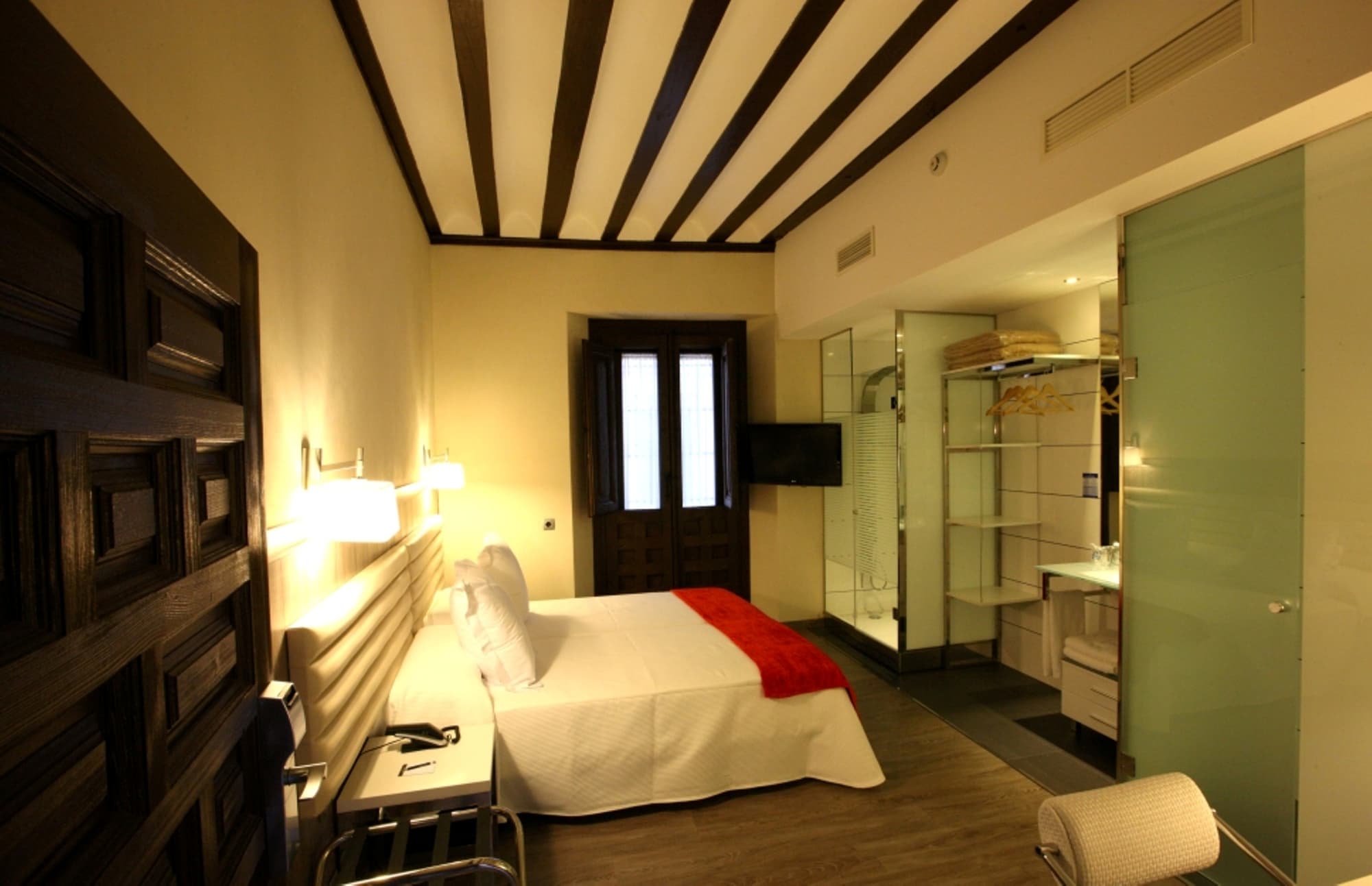 Evenia Alcala Boutique