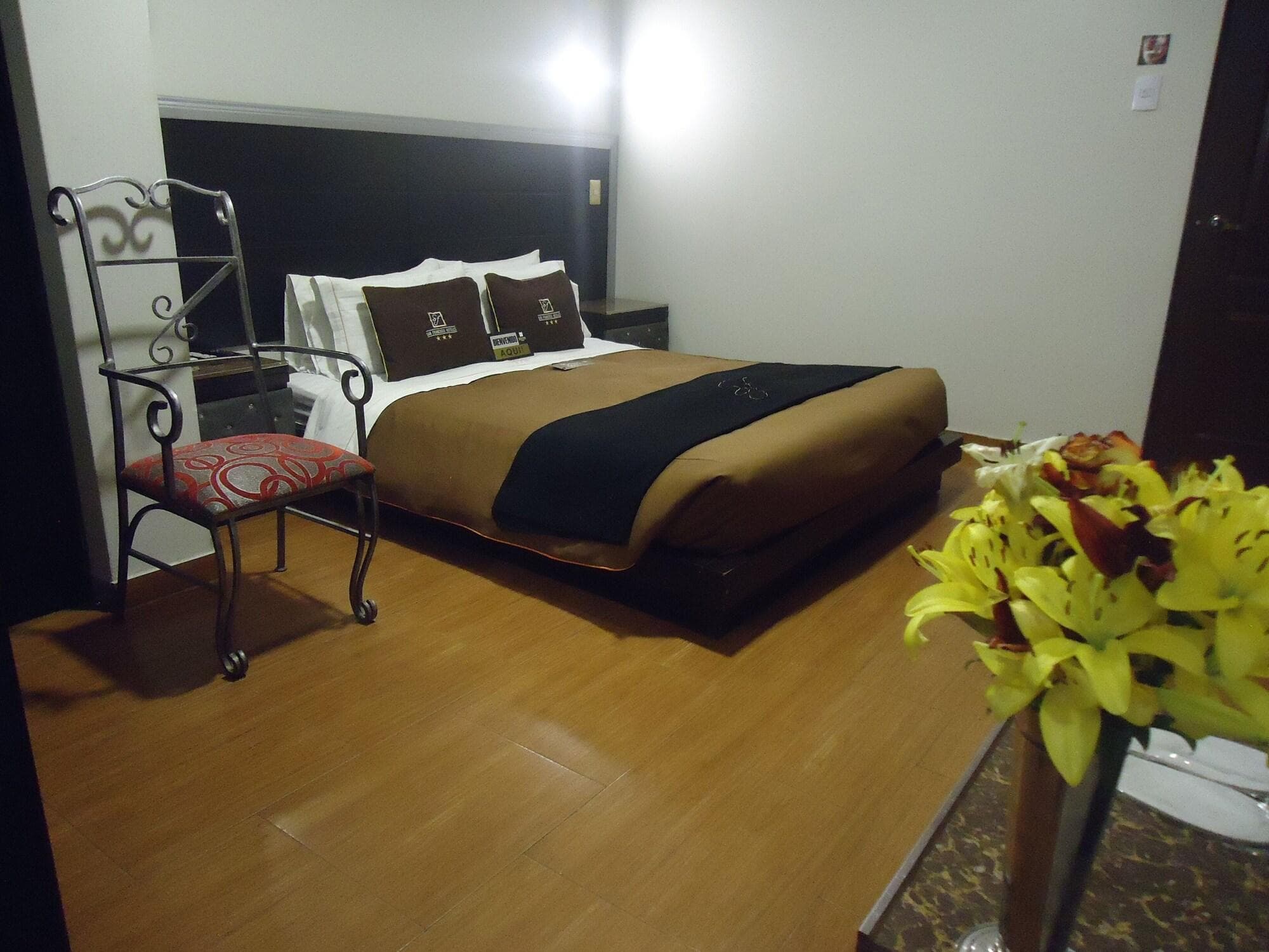 San Francisco Plaza Hotel, Room