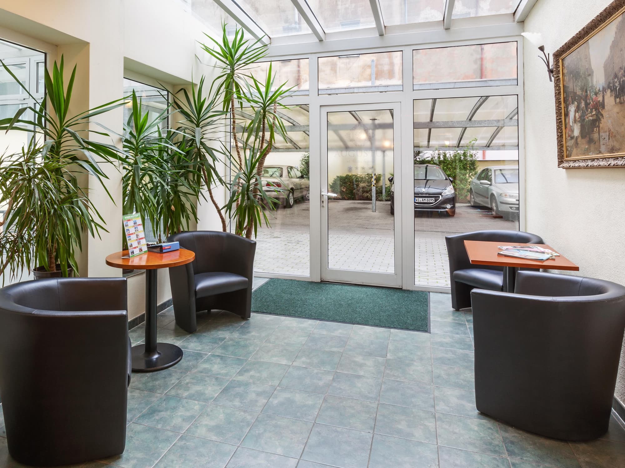 Augustus et Otto, Lobby