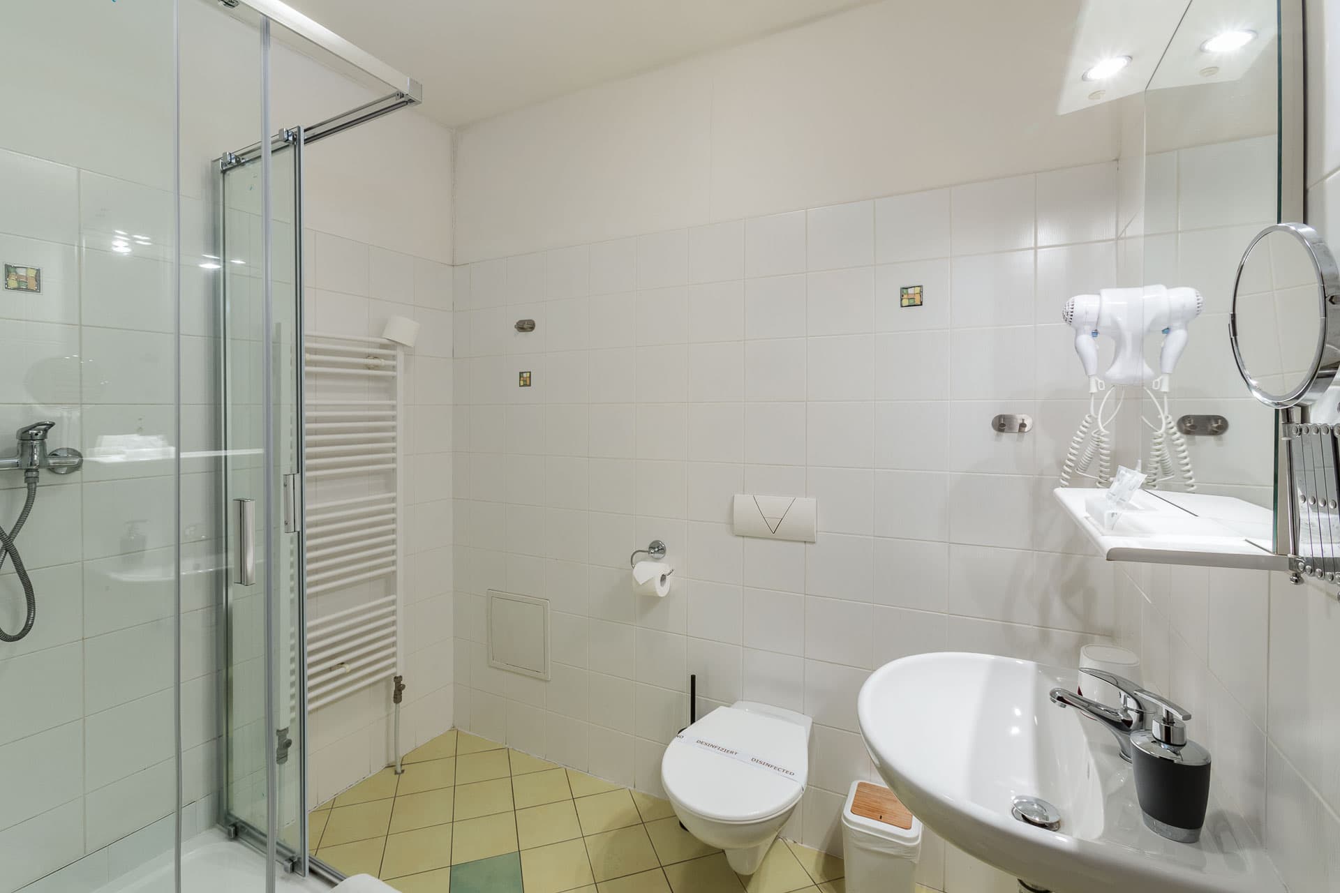 Augustus et Otto, Room