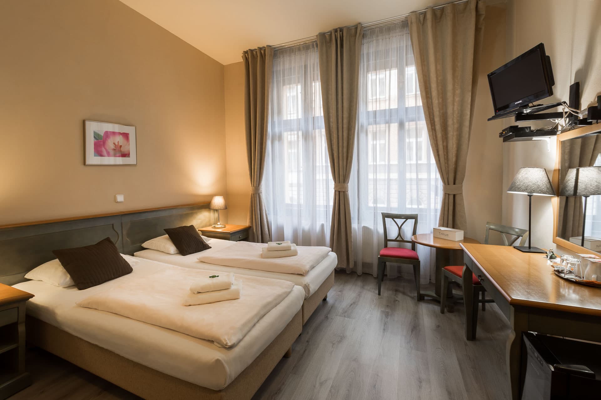 Augustus et Otto, Room