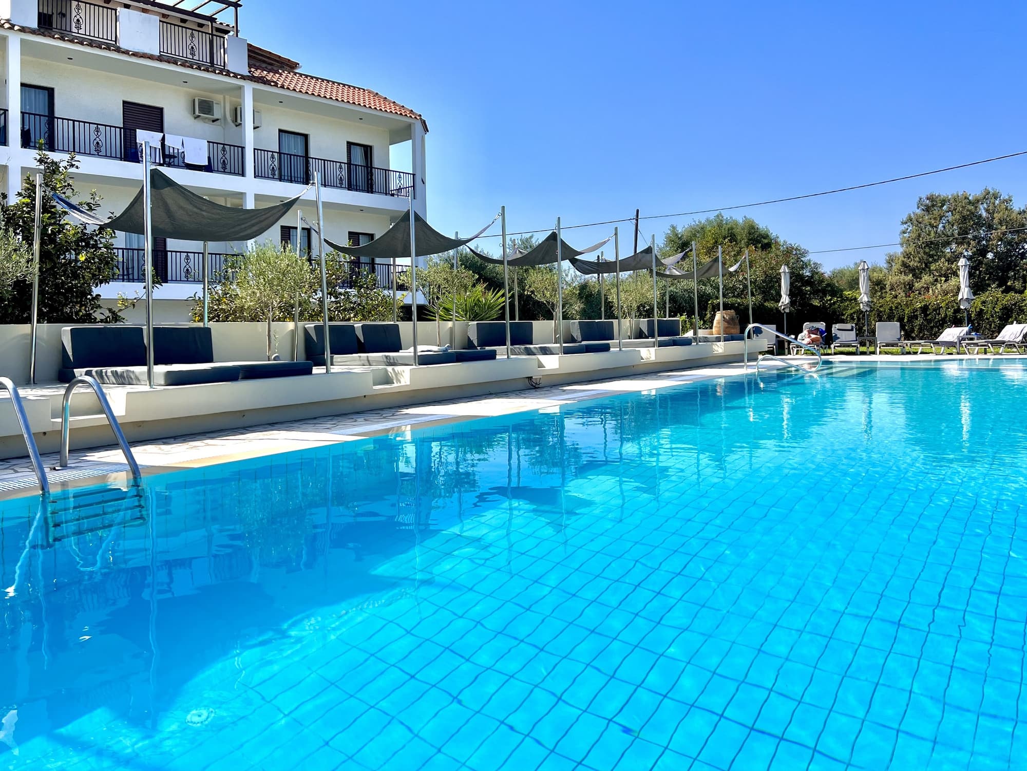 Bruskos Hotel & Suites
