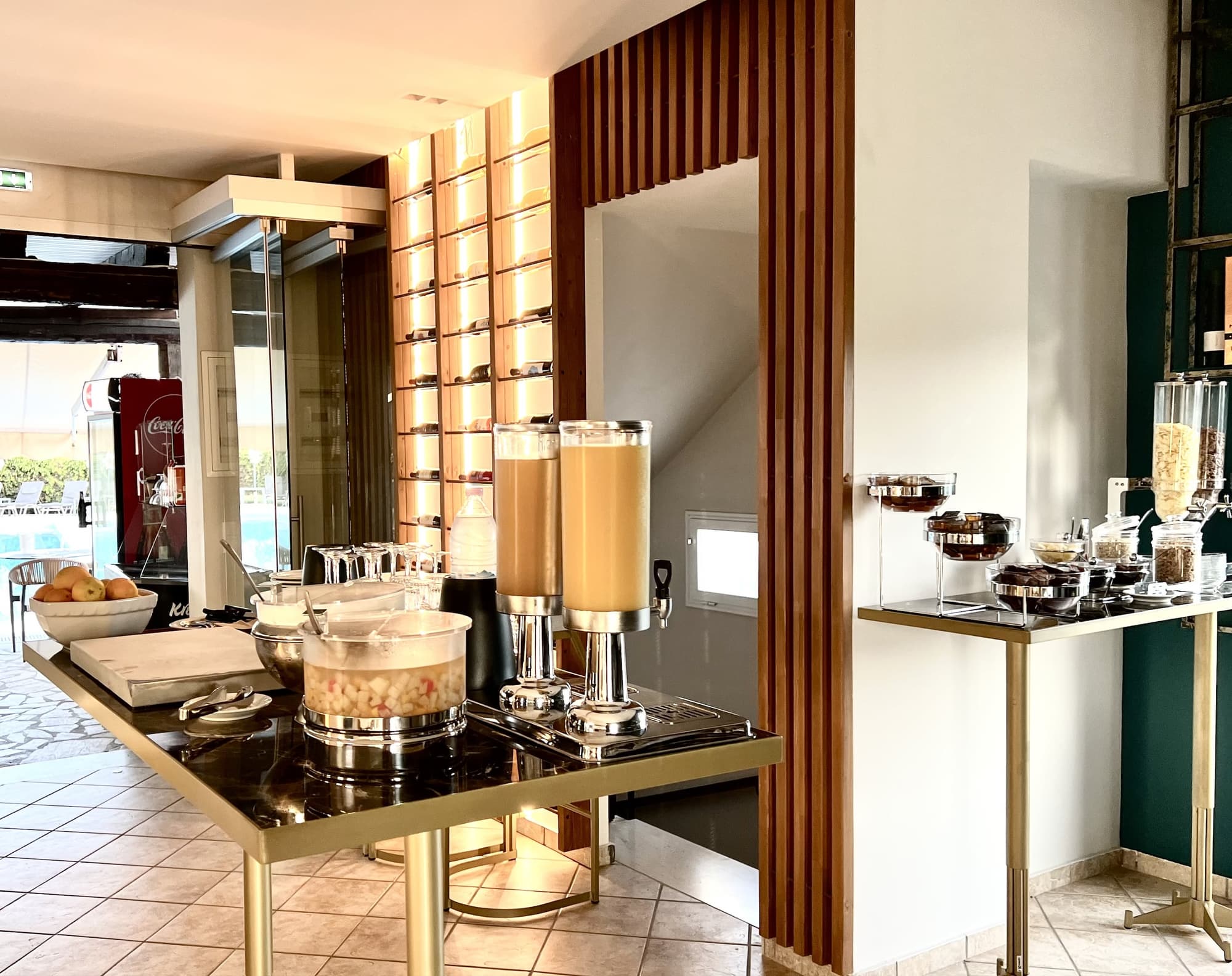Bruskos Hotel & Suites