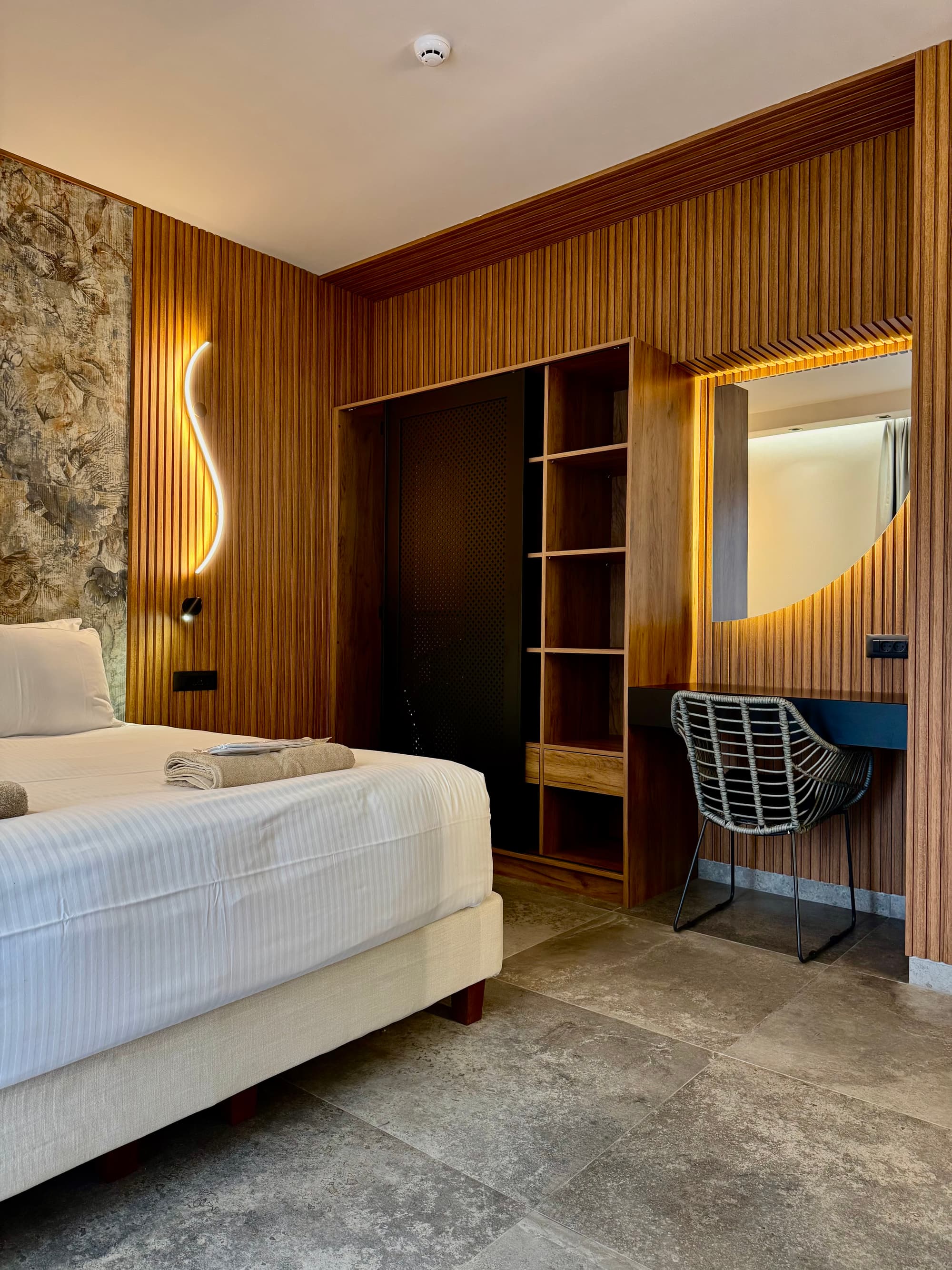 Bruskos Hotel & Suites