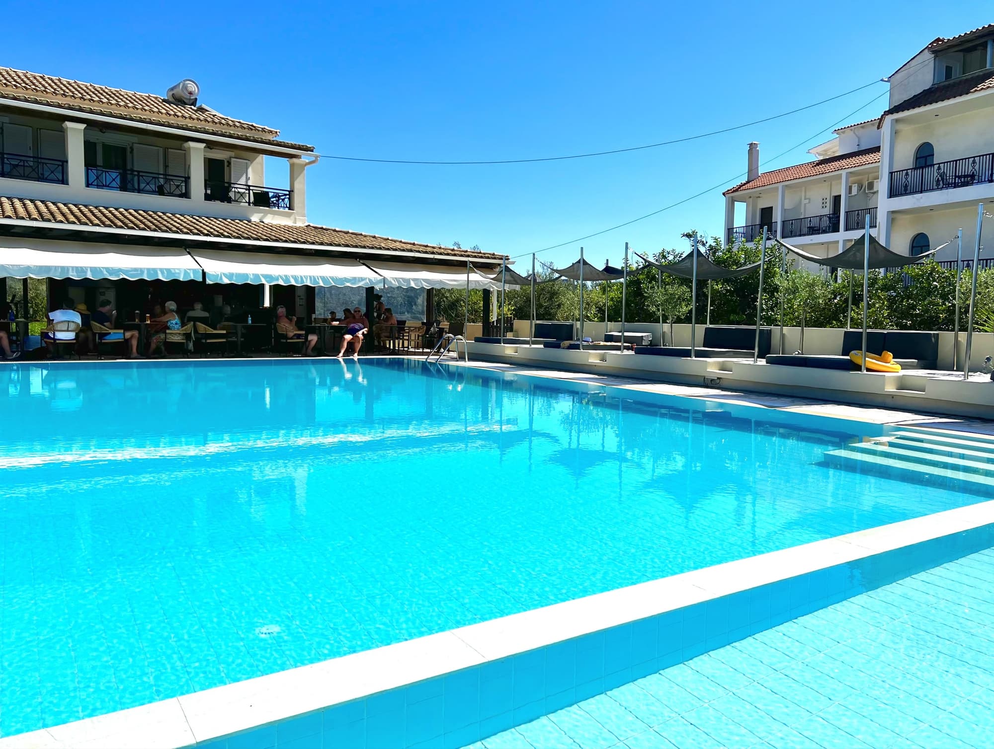 Bruskos Hotel & Suites