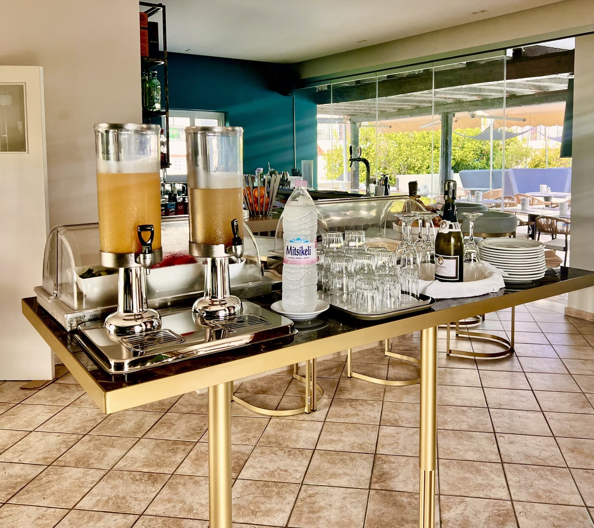 Bruskos Hotel & Suites