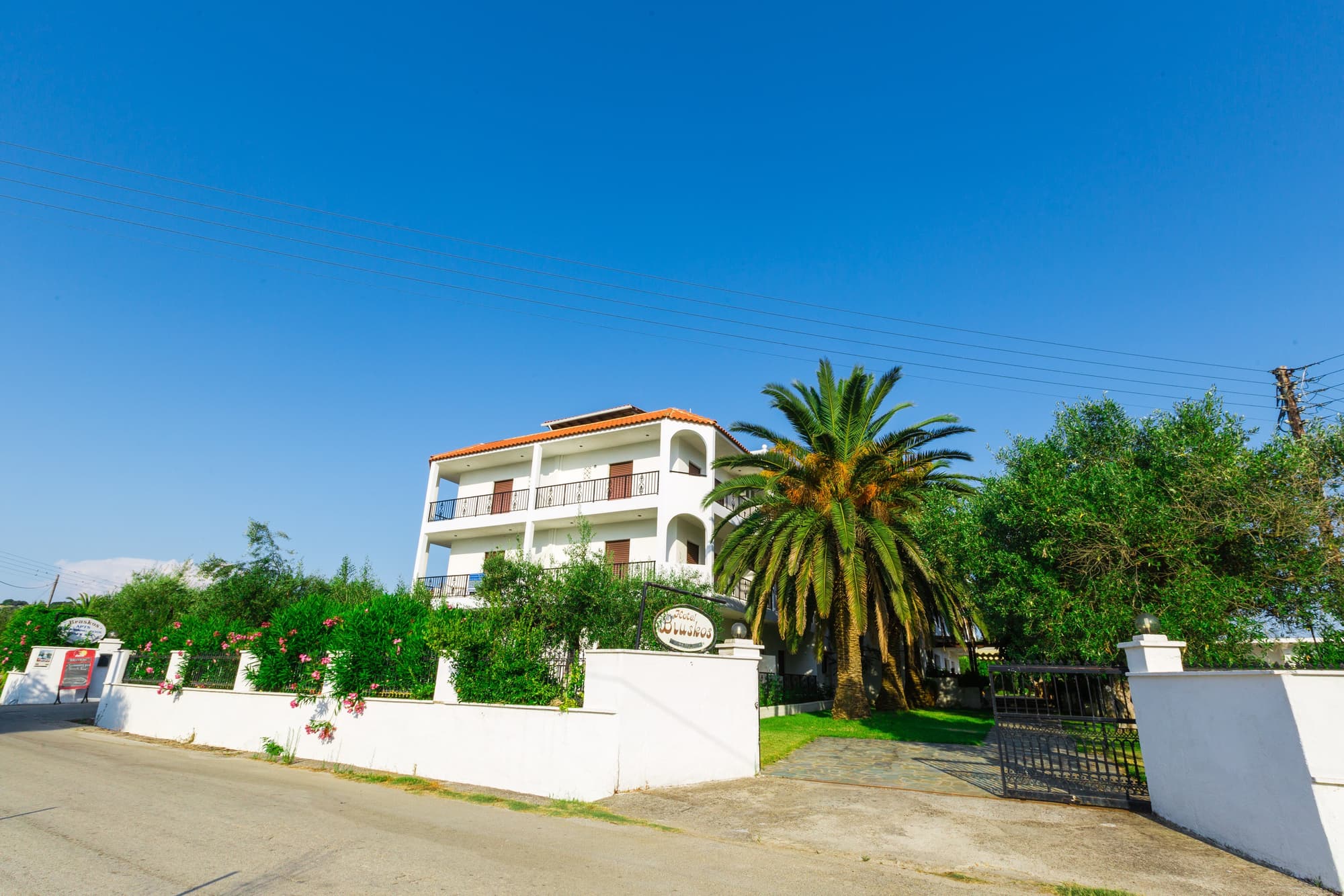 Bruskos Hotel & Suites