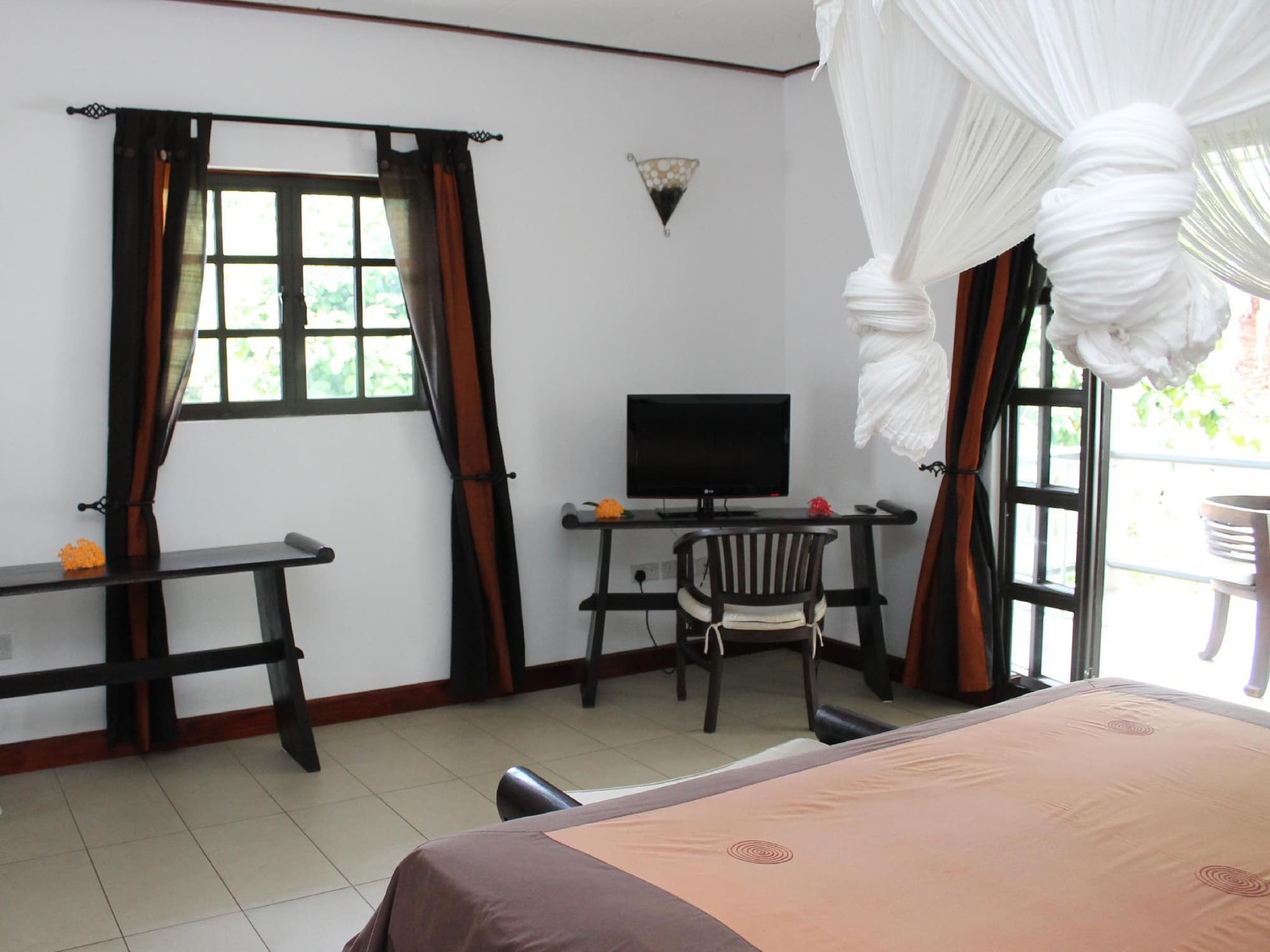 Chateau St Cloud, General view