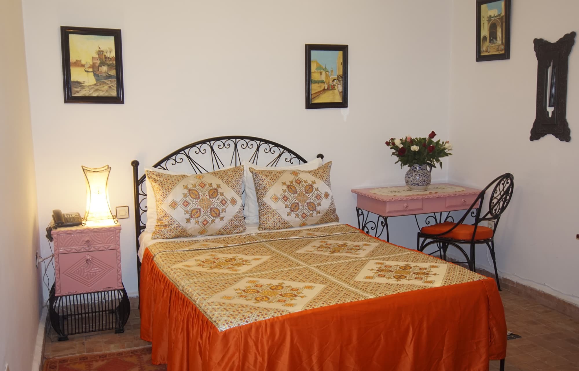 Riad Alkhansaa, Room