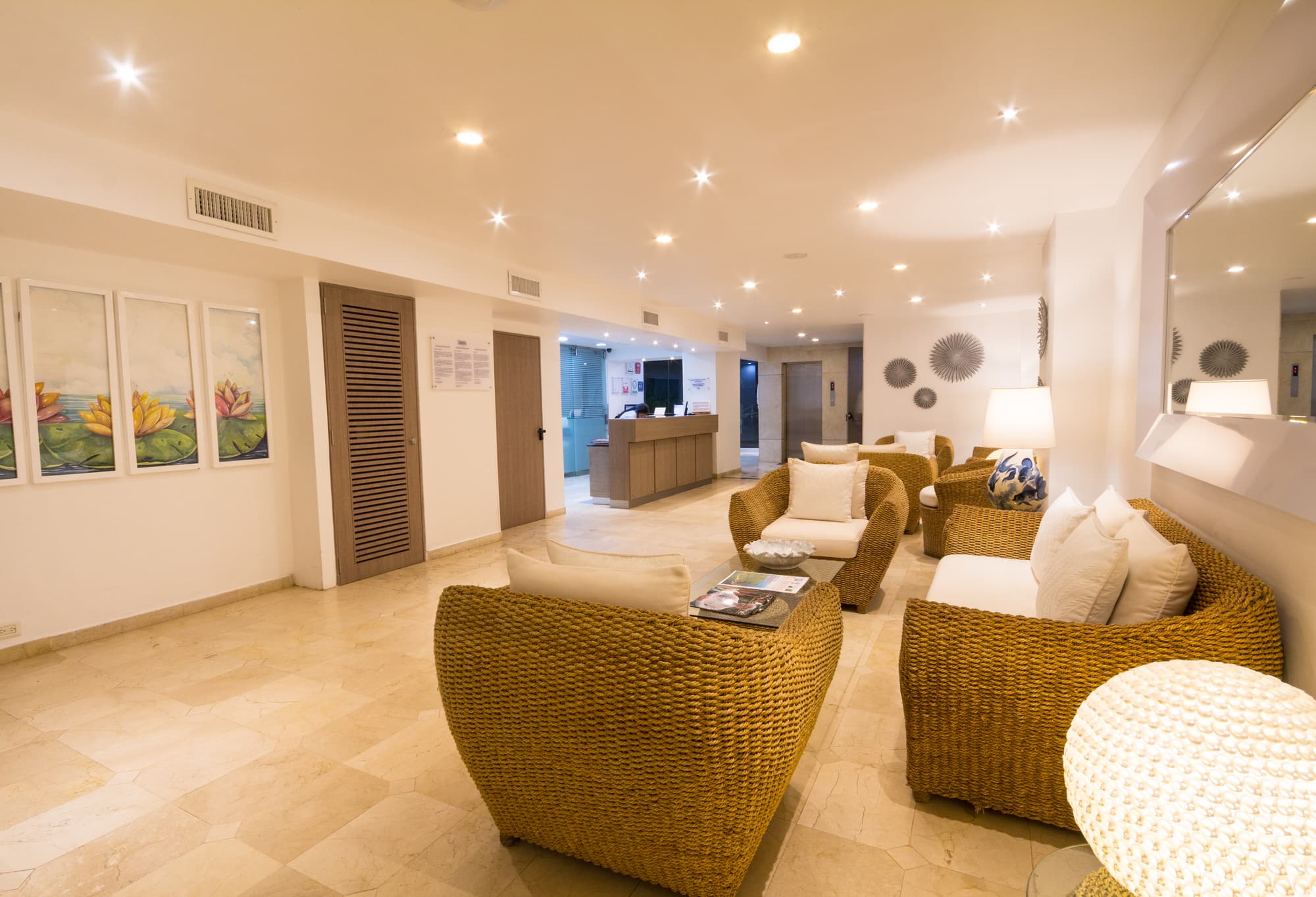 Hotel Casablanca, Lobby