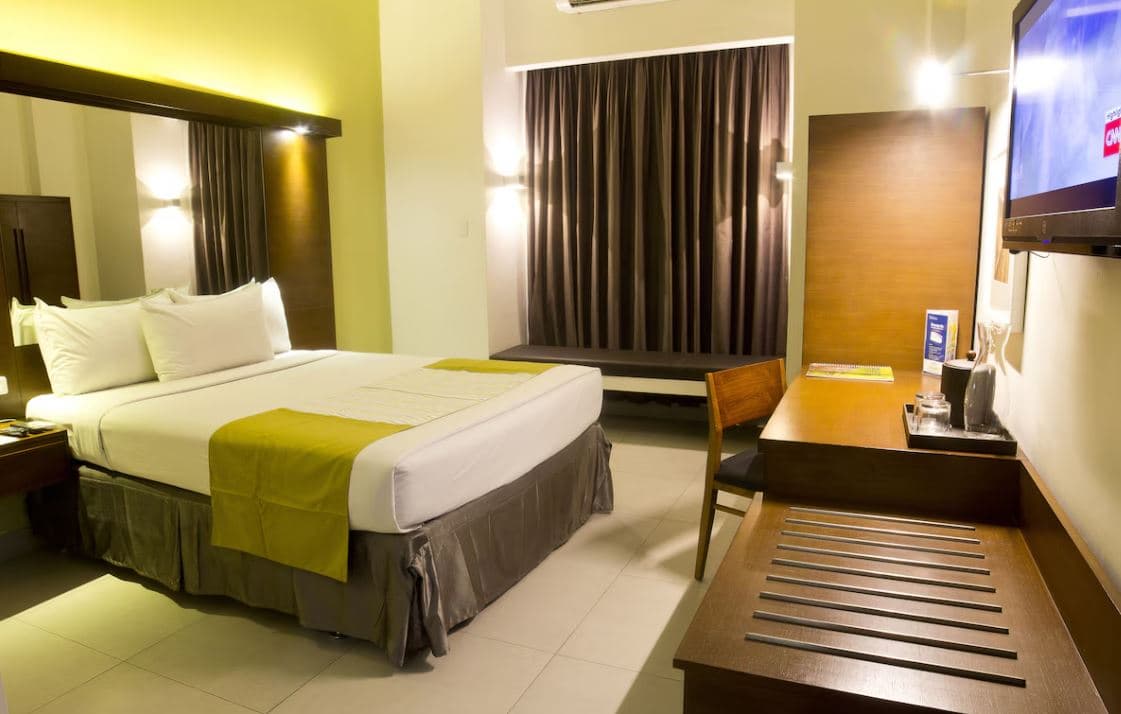 Microtel By Wyndham Acropolis