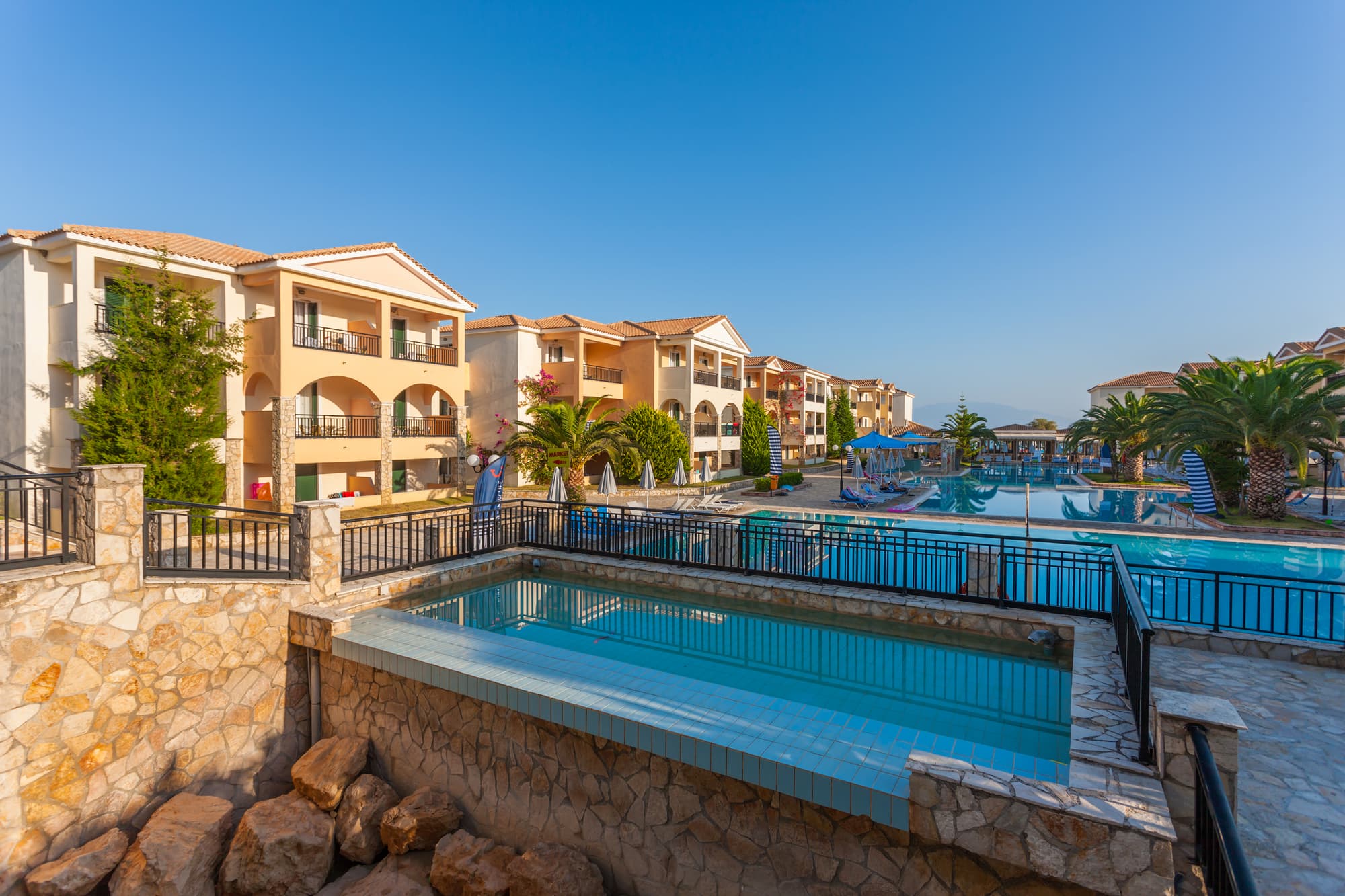 Alykanas Village