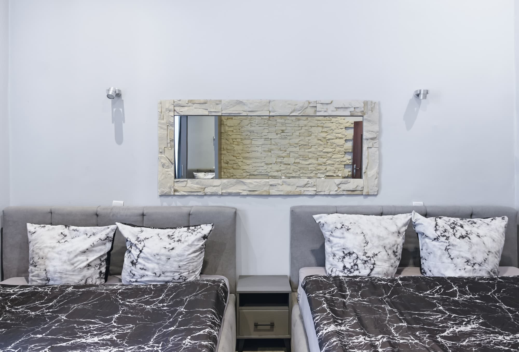 Queen Apartments, General view