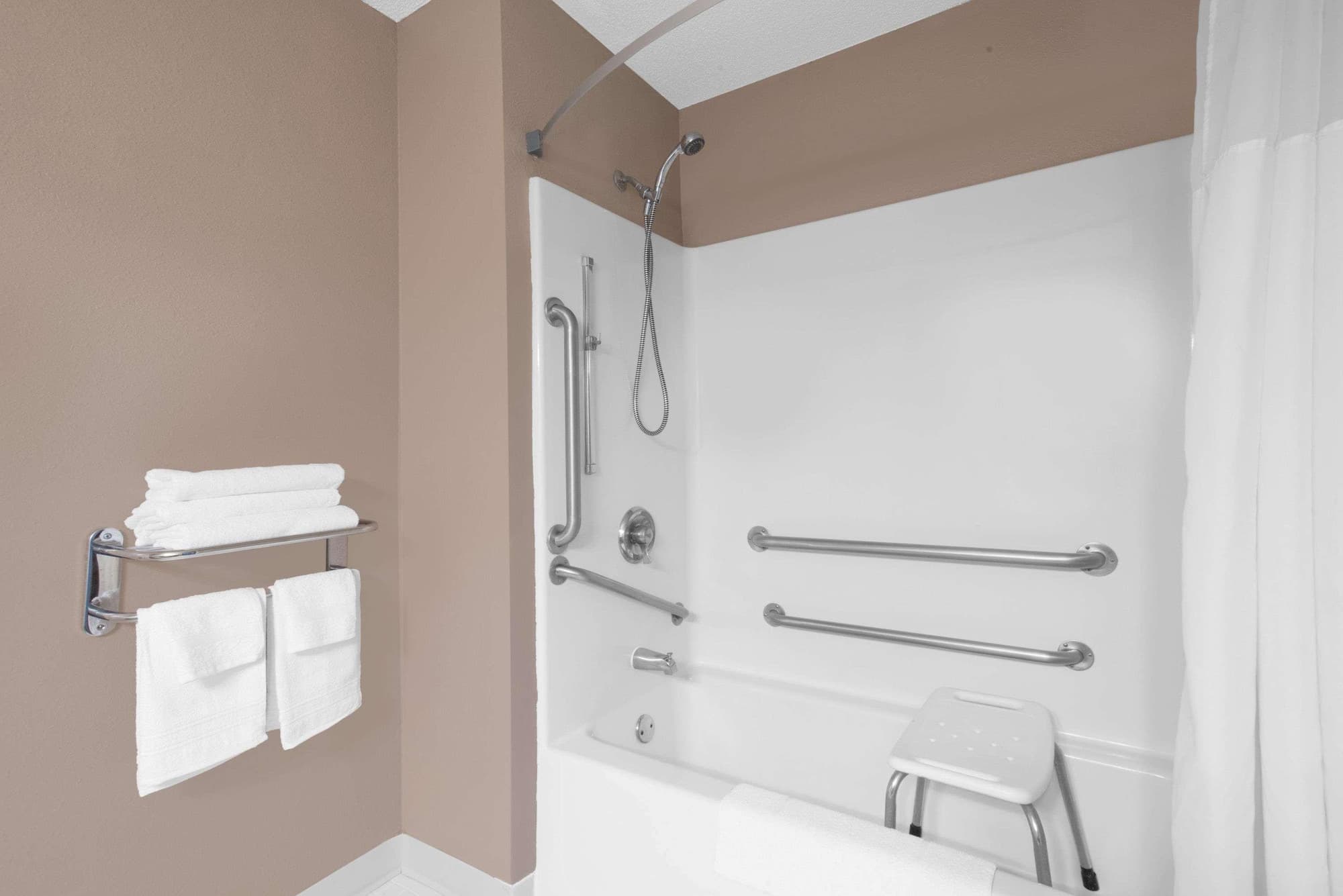 Days Inn By Wyndham Watertown, Room