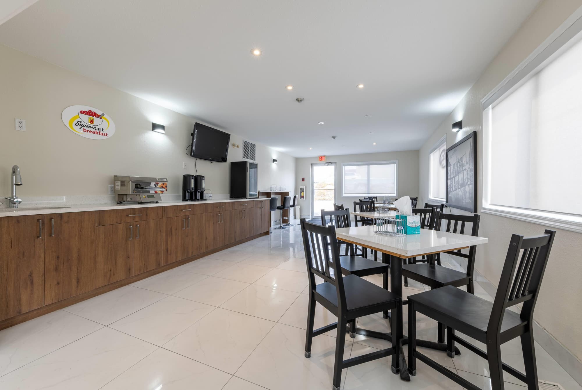 Super 8 by Wyndham Golden