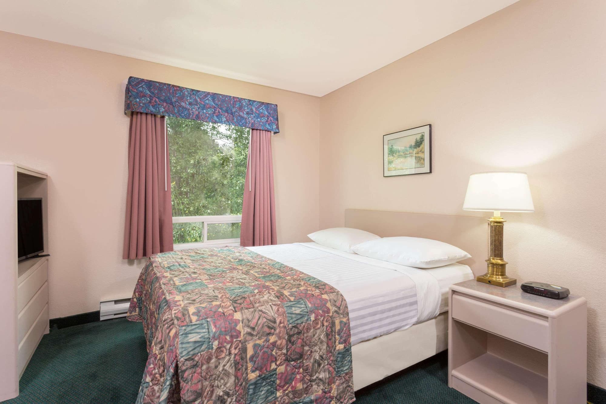 Super 8 by Wyndham Golden