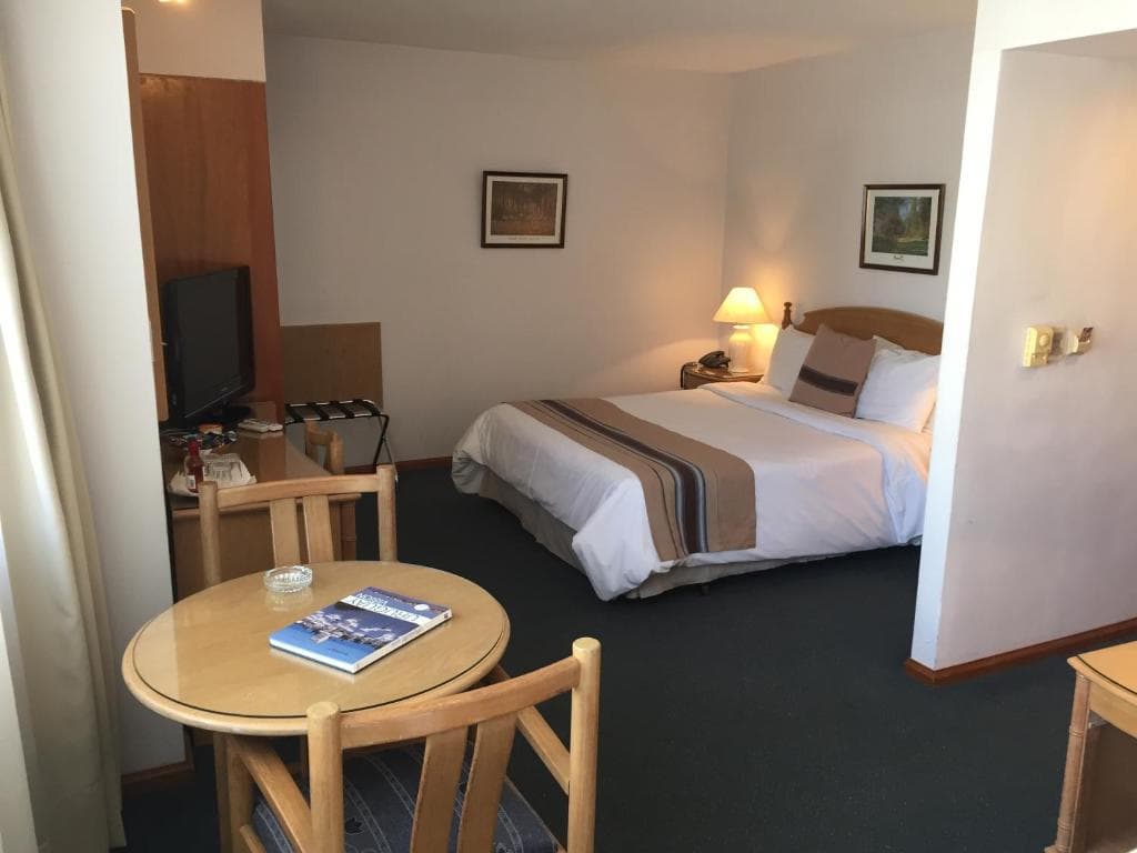 Crystal Palace, Room