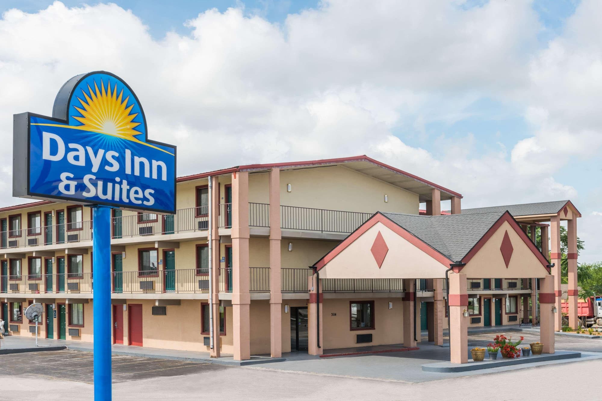 Days Inn & Suites By Wyndham Springfield On I-44