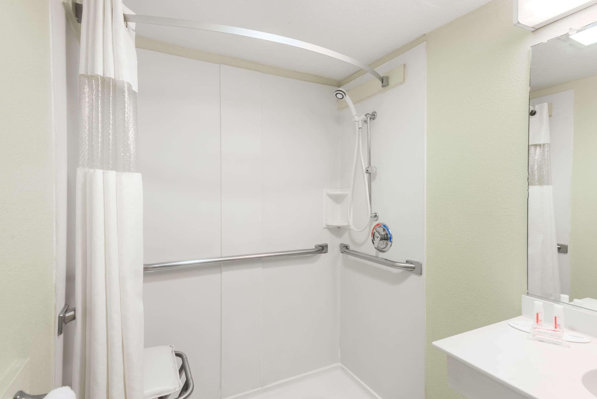 Days Inn & Suites By Wyndham Springfield On I-44
