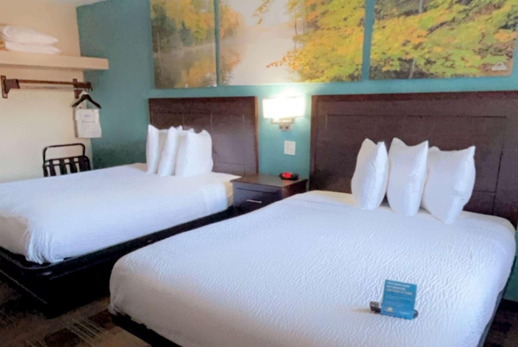 Days Inn & Suites By Wyndham Springfield On I-44