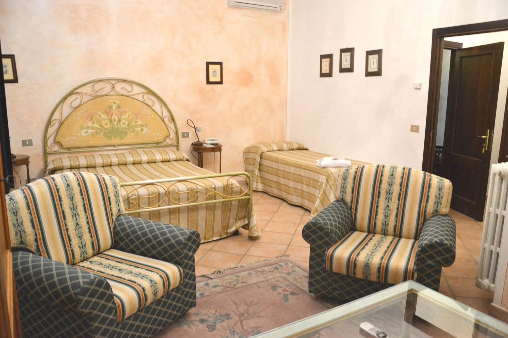 La Loggia Villa Gloria, Room