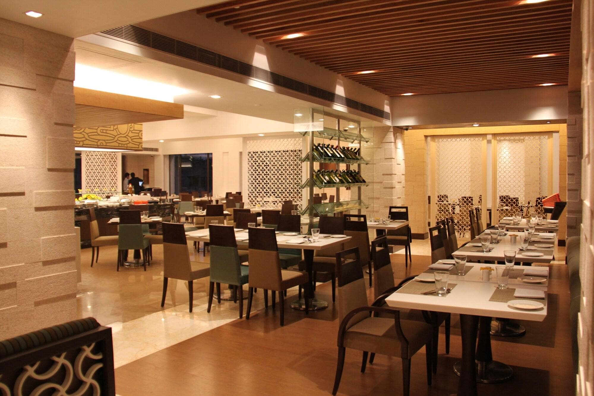 Radisson Hotel Varanasi, Restaurant