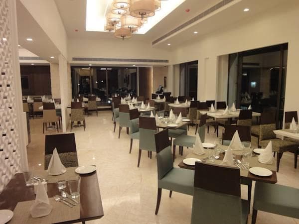 Radisson Hotel Varanasi, Restaurant
